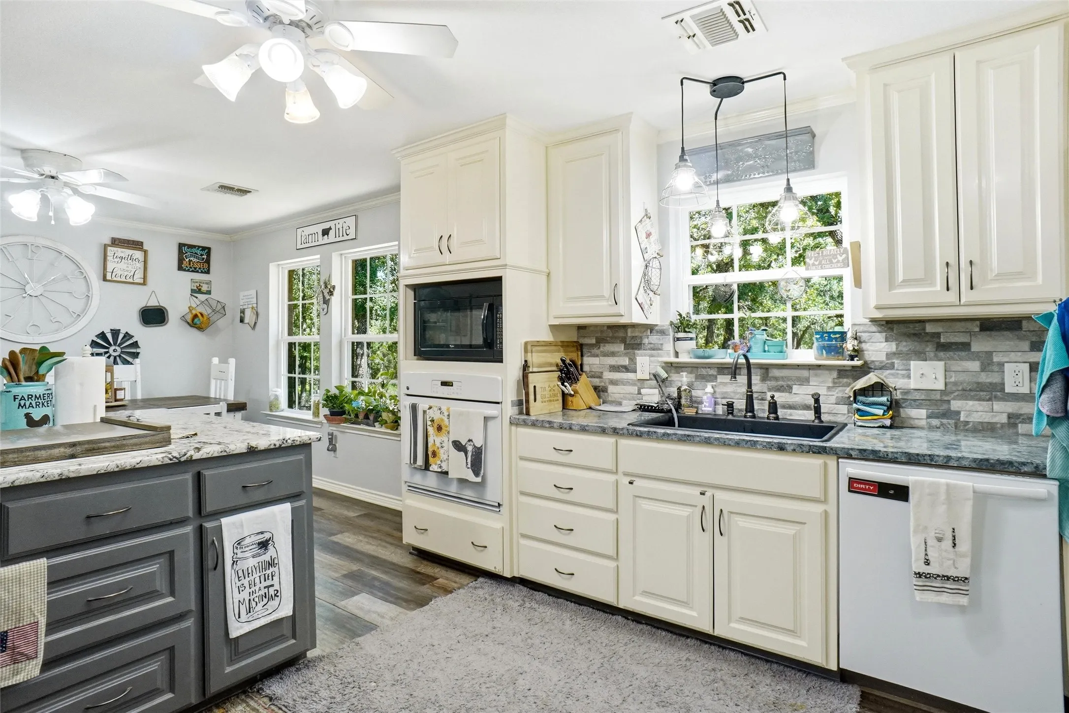 Single Family Residence For Sale in Wise County , 211 Spring Valley Road, Paradise, Texas 76073, 2 Bedroom, 2 Bathroom, Garage spaces, 1,642 Sqft, built in 2010, mls#21317603, Real Estate Agent in Paradise, Homes For Sale in Wise county, Homes For Sale in Paradise, Realtor in Paradise Texas, Real Estate Brokerage Independent Realty Texas, Luminita Cordes Realtor