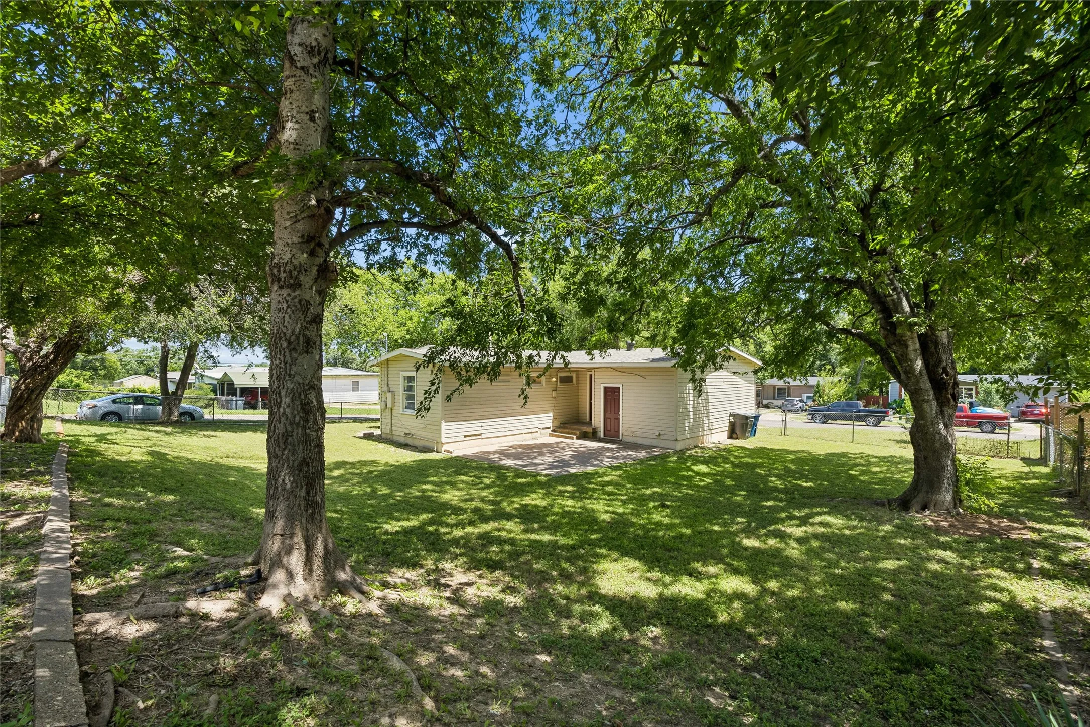 Single Family Residence For Sale in Dallas County , 5170 Cardiff Street, Dallas, Texas 75241, 3 Bedroom, 2 Bathroom, Garage spaces, 1,395 Sqft, built in 1957, mls#21315293, Real Estate Agent in Dallas, Homes For Sale in Dallas county, Homes For Sale in Dallas, Realtor in Dallas Texas, Real Estate Brokerage Independent Realty Texas, Luminita Cordes Realtor