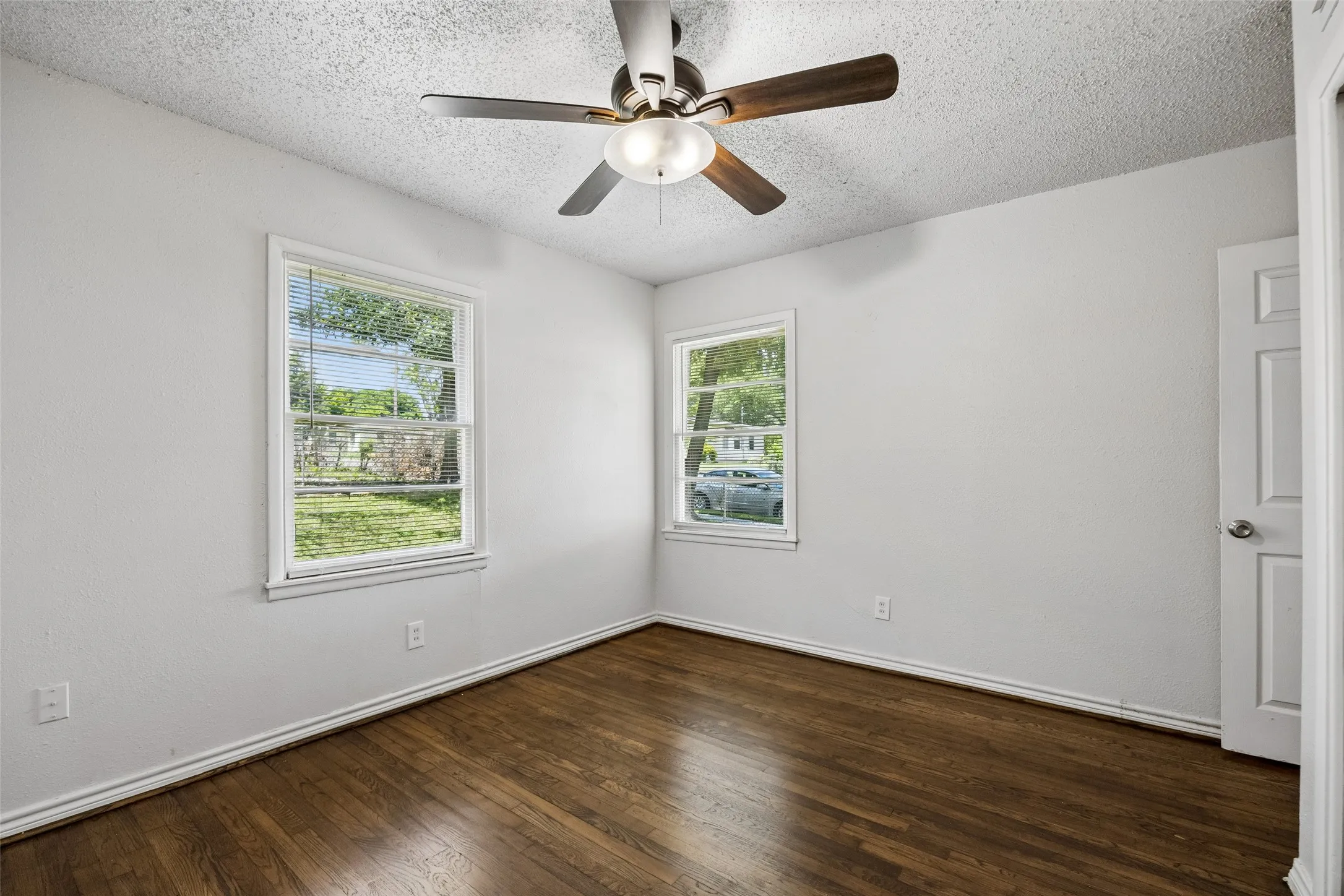 Single Family Residence For Sale in Dallas County , 5170 Cardiff Street, Dallas, Texas 75241, 3 Bedroom, 2 Bathroom, Garage spaces, 1,395 Sqft, built in 1957, mls#21315293, Real Estate Agent in Dallas, Homes For Sale in Dallas county, Homes For Sale in Dallas, Realtor in Dallas Texas, Real Estate Brokerage Independent Realty Texas, Luminita Cordes Realtor