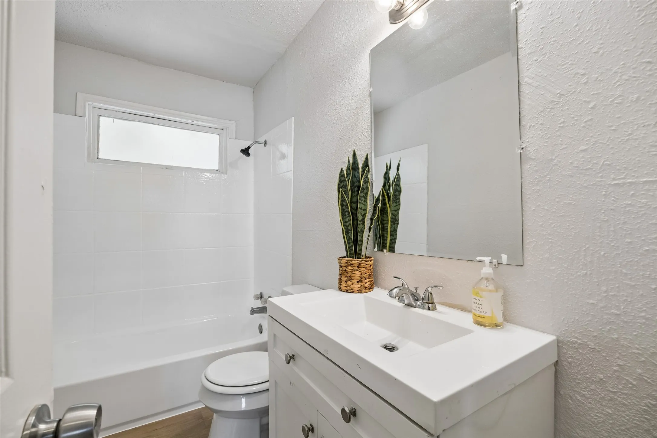 Single Family Residence For Sale in Dallas County , 5170 Cardiff Street, Dallas, Texas 75241, 3 Bedroom, 2 Bathroom, Garage spaces, 1,395 Sqft, built in 1957, mls#21315293, Real Estate Agent in Dallas, Homes For Sale in Dallas county, Homes For Sale in Dallas, Realtor in Dallas Texas, Real Estate Brokerage Independent Realty Texas, Luminita Cordes Realtor