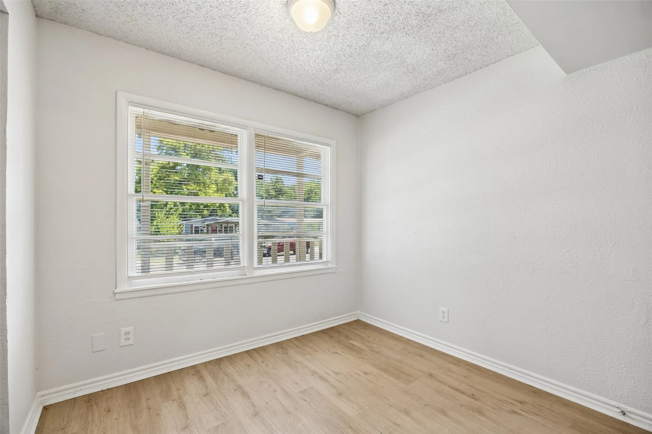 Single Family Residence For Sale in Dallas County , 5170 Cardiff Street, Dallas, Texas 75241, 3 Bedroom, 2 Bathroom, Garage spaces, 1,395 Sqft, built in 1957, mls#21315293, Real Estate Agent in Dallas, Homes For Sale in Dallas county, Homes For Sale in Dallas, Realtor in Dallas Texas, Real Estate Brokerage Independent Realty Texas, Luminita Cordes Realtor
