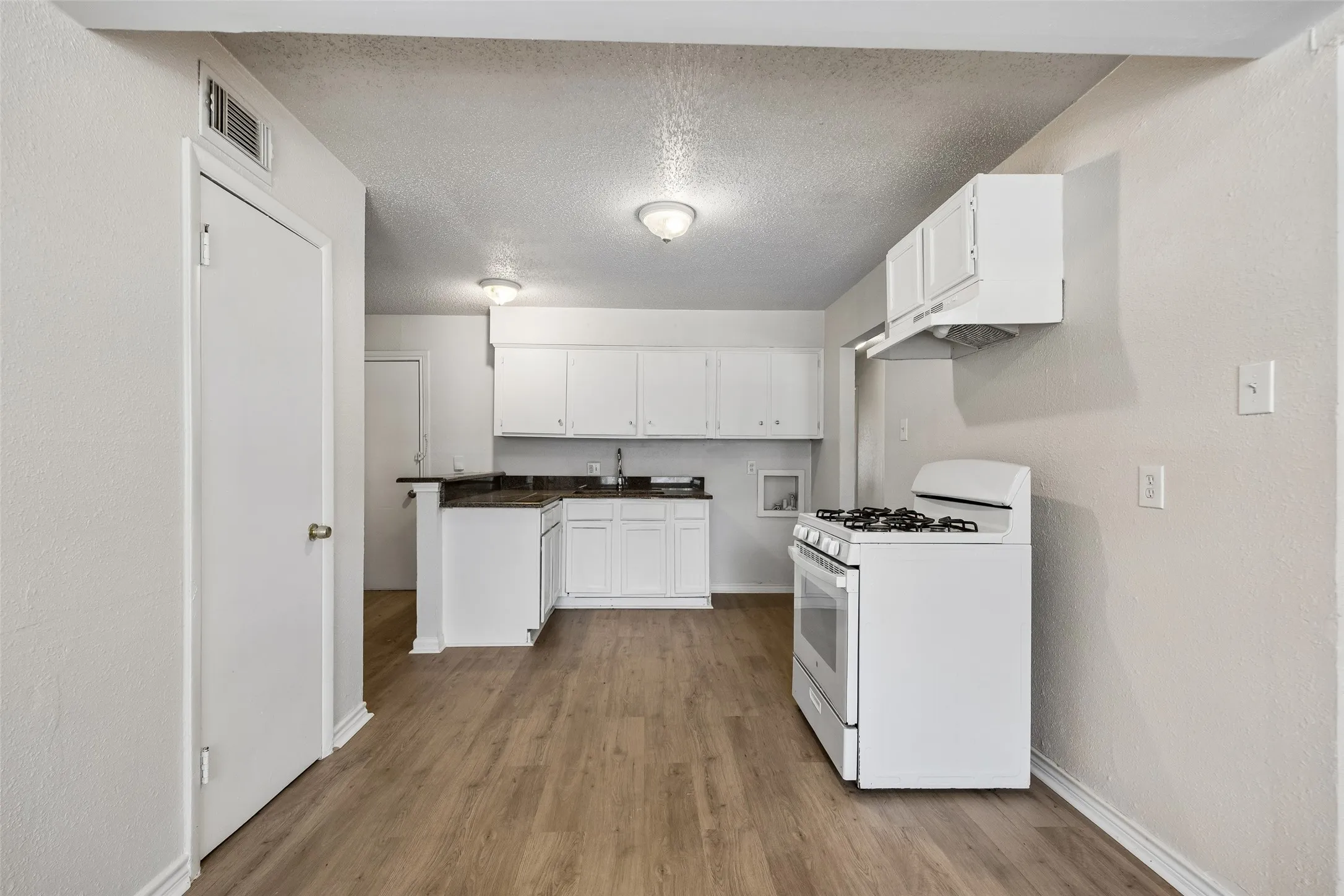 Single Family Residence For Sale in Dallas County , 5170 Cardiff Street, Dallas, Texas 75241, 3 Bedroom, 2 Bathroom, Garage spaces, 1,395 Sqft, built in 1957, mls#21315293, Real Estate Agent in Dallas, Homes For Sale in Dallas county, Homes For Sale in Dallas, Realtor in Dallas Texas, Real Estate Brokerage Independent Realty Texas, Luminita Cordes Realtor