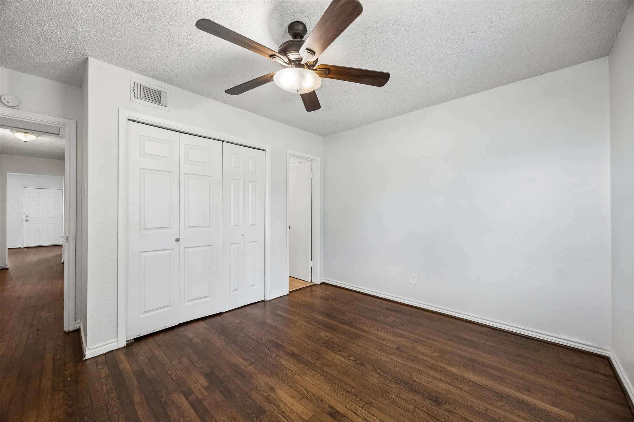 Single Family Residence For Sale in Dallas County , 5170 Cardiff Street, Dallas, Texas 75241, 3 Bedroom, 2 Bathroom, Garage spaces, 1,395 Sqft, built in 1957, mls#21315293, Real Estate Agent in Dallas, Homes For Sale in Dallas county, Homes For Sale in Dallas, Realtor in Dallas Texas, Real Estate Brokerage Independent Realty Texas, Luminita Cordes Realtor