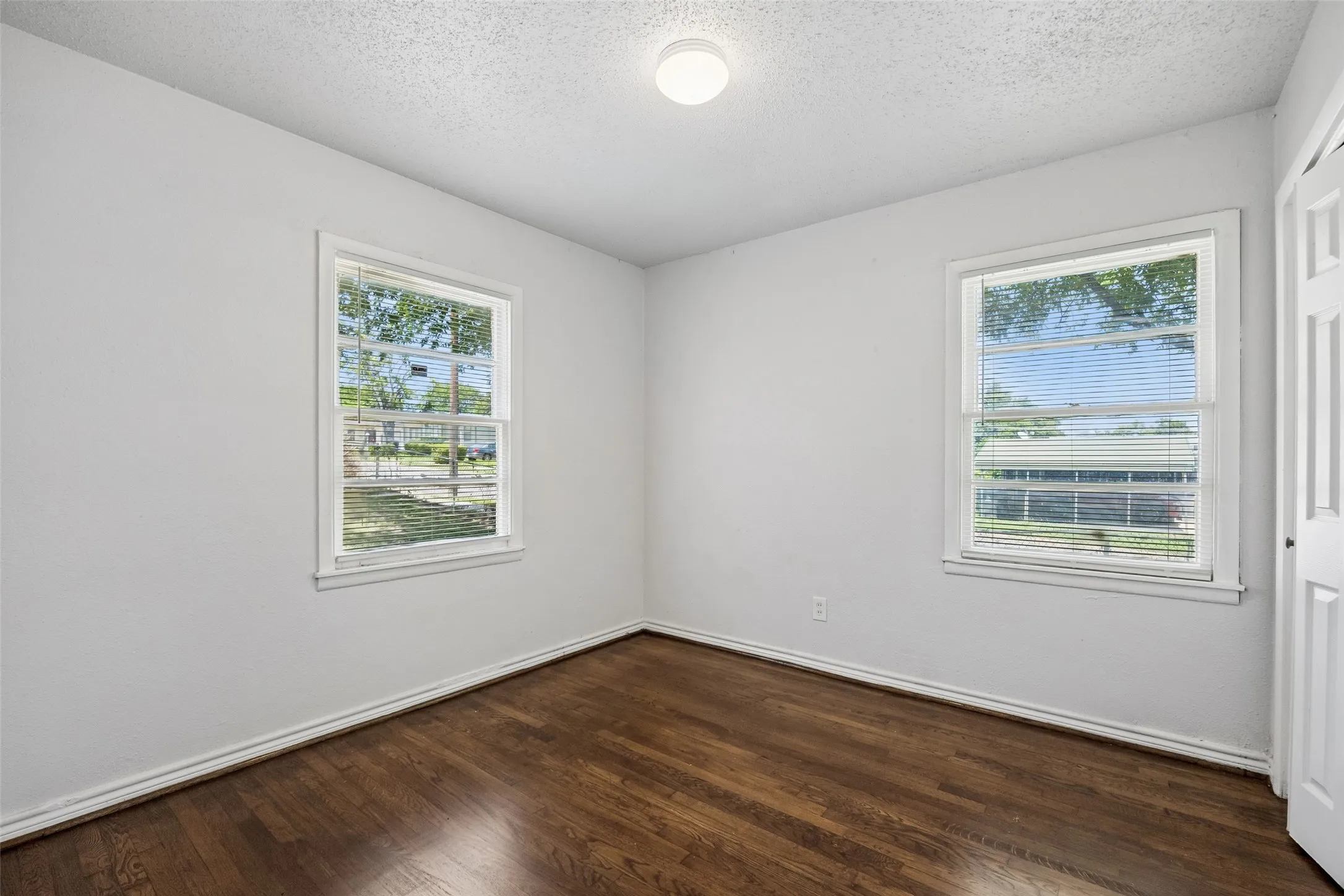 Single Family Residence For Sale in Dallas County , 5170 Cardiff Street, Dallas, Texas 75241, 3 Bedroom, 2 Bathroom, Garage spaces, 1,395 Sqft, built in 1957, mls#21315293, Real Estate Agent in Dallas, Homes For Sale in Dallas county, Homes For Sale in Dallas, Realtor in Dallas Texas, Real Estate Brokerage Independent Realty Texas, Luminita Cordes Realtor