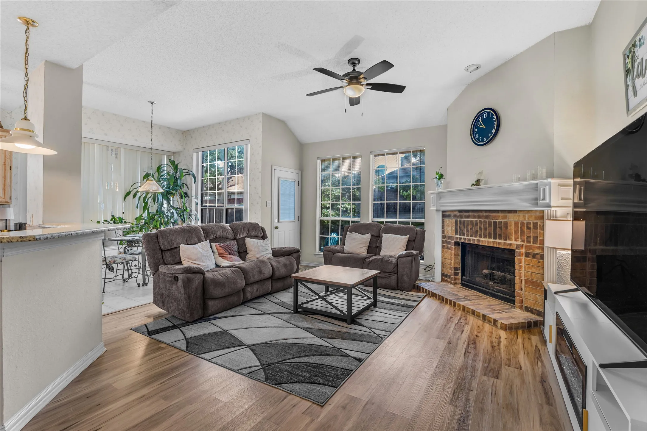 Single Family Residence For Sale in Dallas County , 4105 Crest Ridge Drive, Irving, Texas 75061, 3 Bedroom, 3 Bathroom, 2 Garage spaces, 2,527 Sqft, built in 1990, mls#21320480, Real Estate Agent in Irving, Homes For Sale in Dallas county, Homes For Sale in Irving, Realtor in Irving Texas, Real Estate Brokerage Independent Realty Texas, Luminita Cordes Realtor