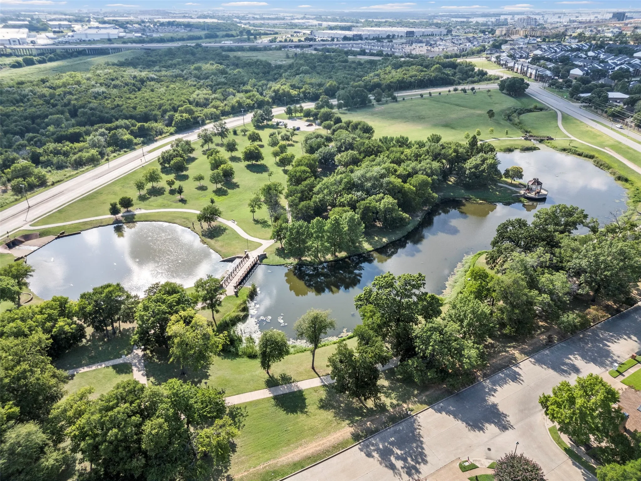 Single Family Residence For Sale in Dallas County , 4105 Crest Ridge Drive, Irving, Texas 75061, 3 Bedroom, 3 Bathroom, 2 Garage spaces, 2,527 Sqft, built in 1990, mls#21320480, Real Estate Agent in Irving, Homes For Sale in Dallas county, Homes For Sale in Irving, Realtor in Irving Texas, Real Estate Brokerage Independent Realty Texas, Luminita Cordes Realtor
