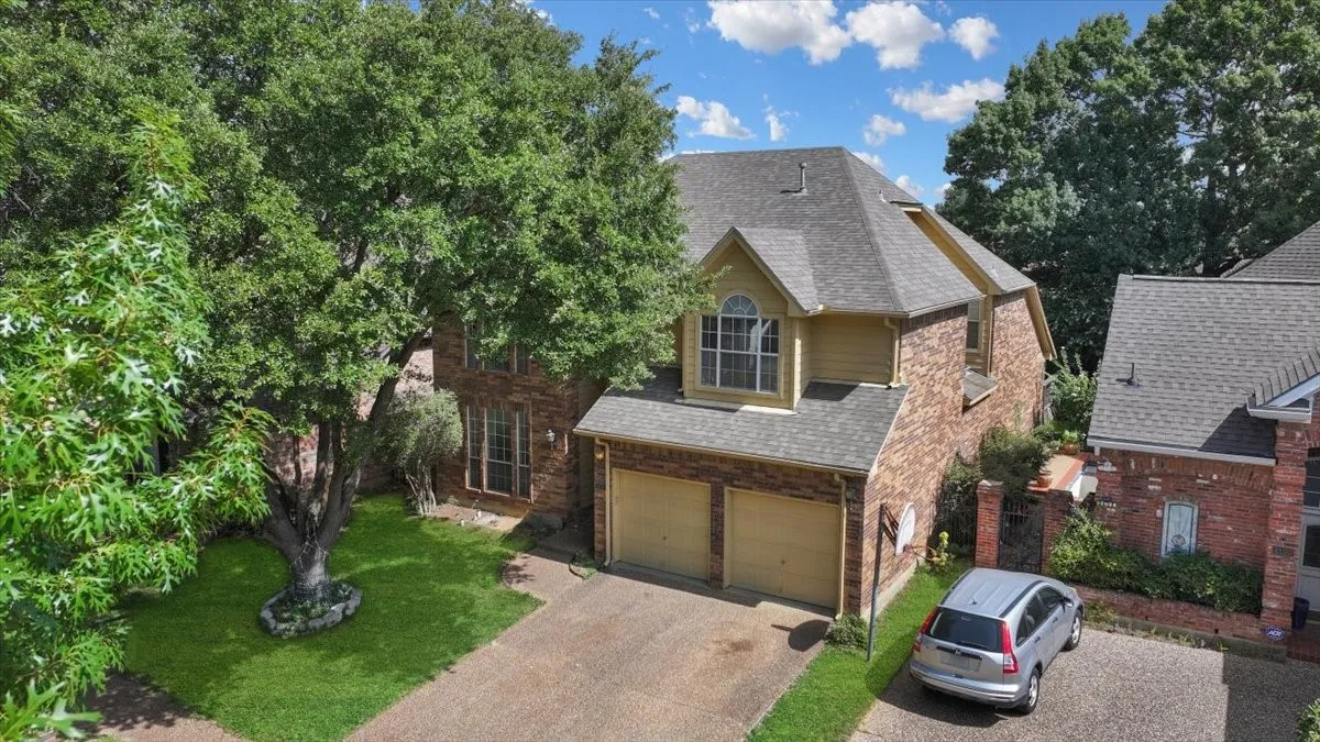 Single Family Residence For Sale in Dallas County , 4105 Crest Ridge Drive, Irving, Texas 75061, 3 Bedroom, 3 Bathroom, 2 Garage spaces, 2,527 Sqft, built in 1990, mls#21320480, Real Estate Agent in Irving, Homes For Sale in Dallas county, Homes For Sale in Irving, Realtor in Irving Texas, Real Estate Brokerage Independent Realty Texas, Luminita Cordes Realtor