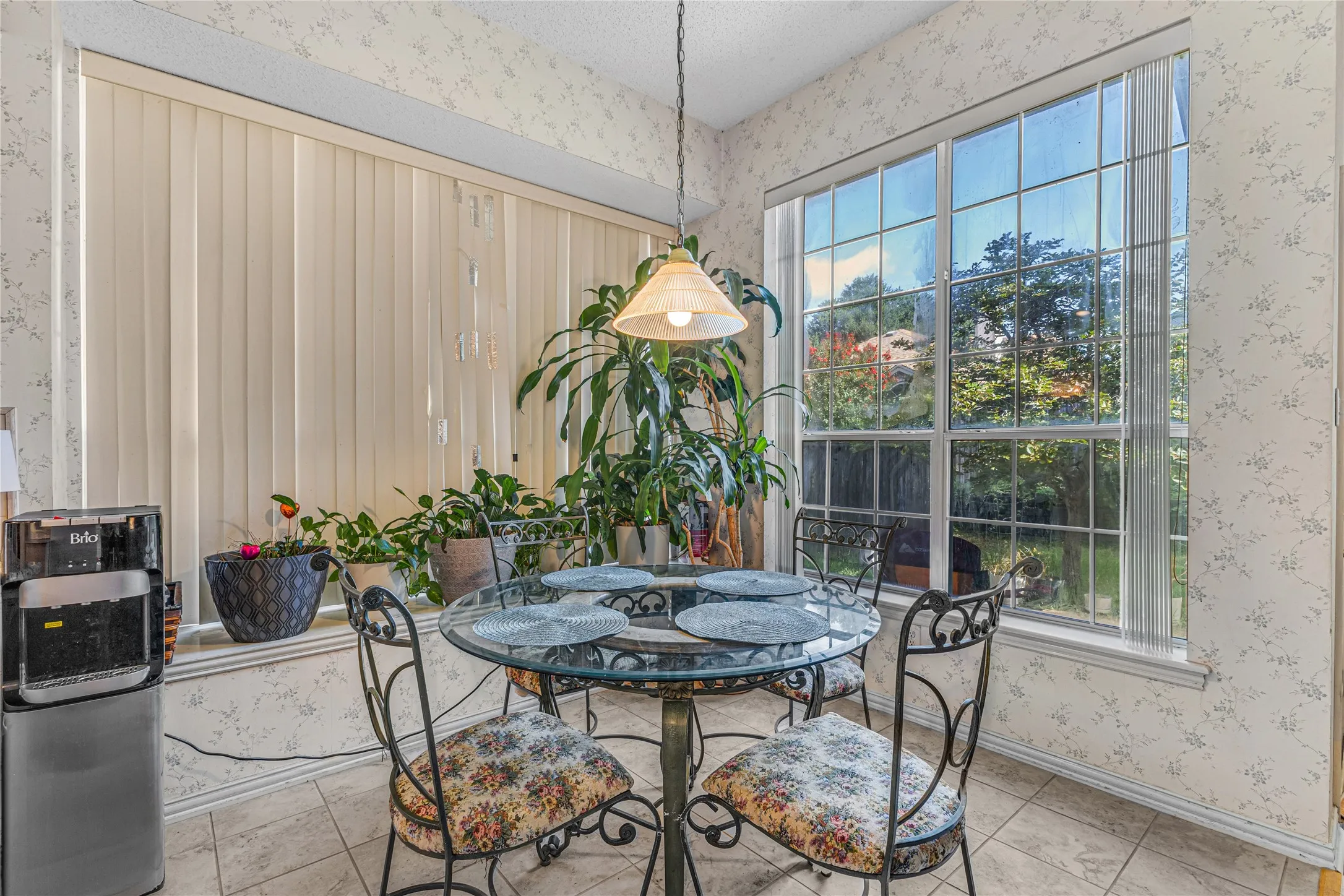 Single Family Residence For Sale in Dallas County , 4105 Crest Ridge Drive, Irving, Texas 75061, 3 Bedroom, 3 Bathroom, 2 Garage spaces, 2,527 Sqft, built in 1990, mls#21320480, Real Estate Agent in Irving, Homes For Sale in Dallas county, Homes For Sale in Irving, Realtor in Irving Texas, Real Estate Brokerage Independent Realty Texas, Luminita Cordes Realtor