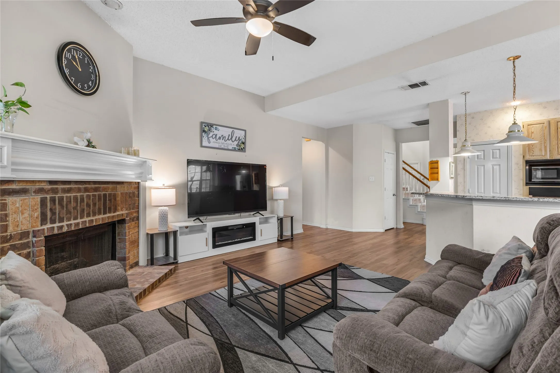 Single Family Residence For Sale in Dallas County , 4105 Crest Ridge Drive, Irving, Texas 75061, 3 Bedroom, 3 Bathroom, 2 Garage spaces, 2,527 Sqft, built in 1990, mls#21320480, Real Estate Agent in Irving, Homes For Sale in Dallas county, Homes For Sale in Irving, Realtor in Irving Texas, Real Estate Brokerage Independent Realty Texas, Luminita Cordes Realtor