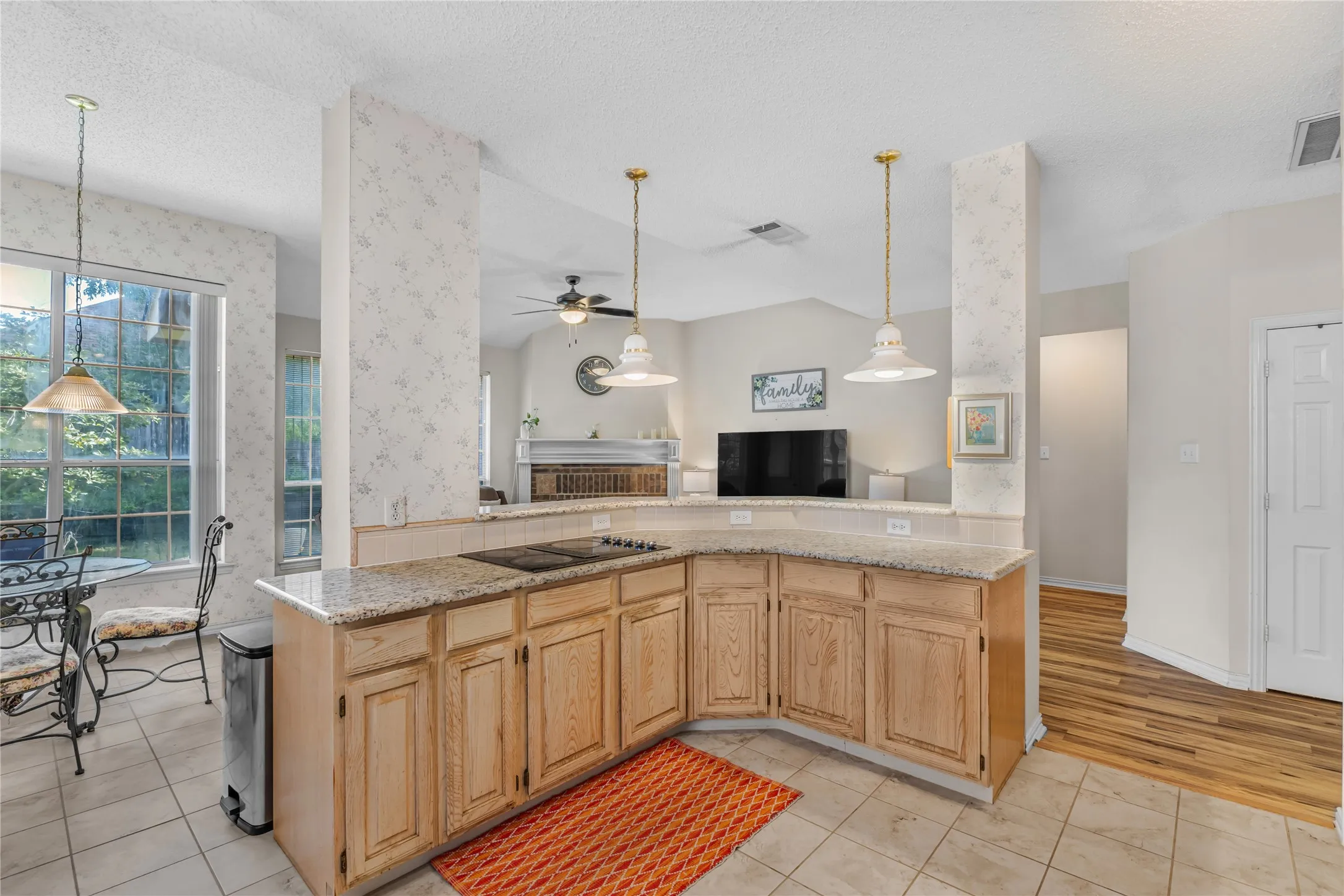 Single Family Residence For Sale in Dallas County , 4105 Crest Ridge Drive, Irving, Texas 75061, 3 Bedroom, 3 Bathroom, 2 Garage spaces, 2,527 Sqft, built in 1990, mls#21320480, Real Estate Agent in Irving, Homes For Sale in Dallas county, Homes For Sale in Irving, Realtor in Irving Texas, Real Estate Brokerage Independent Realty Texas, Luminita Cordes Realtor