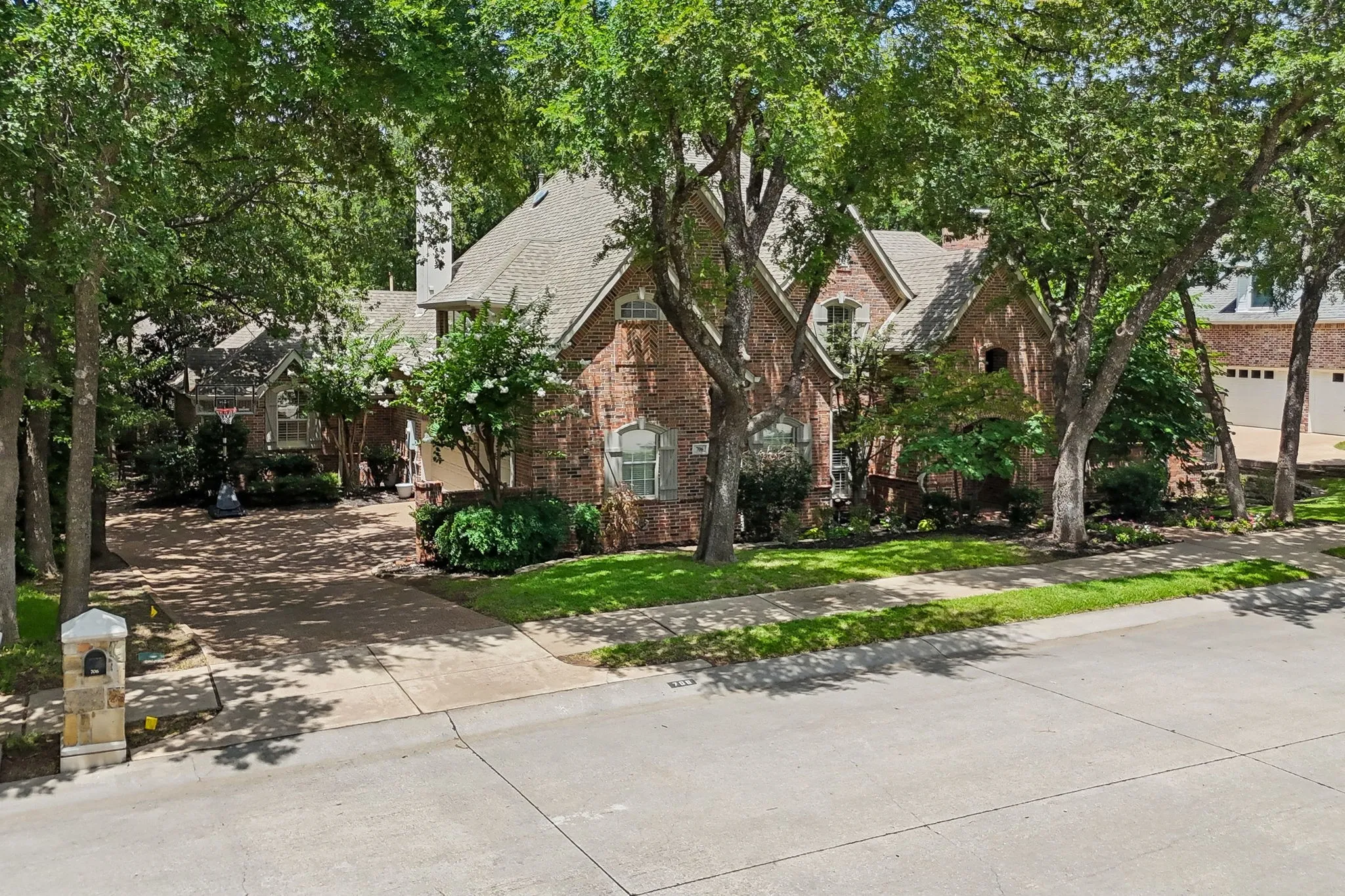 Single Family Residence For Sale in Tarrant County , 706 Wentwood Drive, Southlake, Texas 76092, 5 Bedroom, 4 Bathroom, 3 Garage spaces, 4,425 Sqft, built in 1999, mls#21320785, Real Estate Agent in Southlake, Homes For Sale in Tarrant county, Homes For Sale in Southlake, Realtor in Southlake Texas, Real Estate Brokerage Independent Realty Texas, Luminita Cordes Realtor