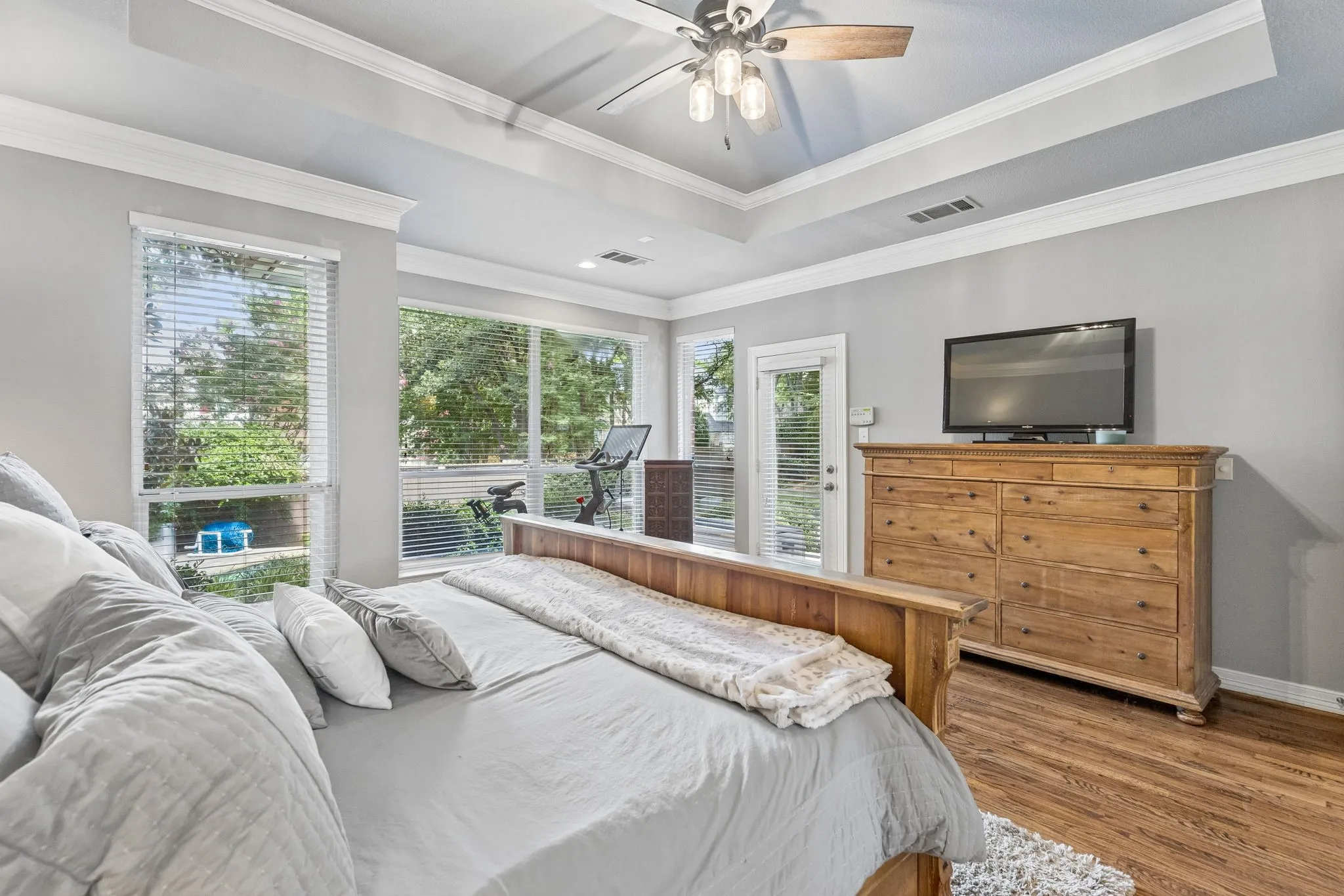 Single Family Residence For Sale in Tarrant County , 706 Wentwood Drive, Southlake, Texas 76092, 5 Bedroom, 4 Bathroom, 3 Garage spaces, 4,425 Sqft, built in 1999, mls#21320785, Real Estate Agent in Southlake, Homes For Sale in Tarrant county, Homes For Sale in Southlake, Realtor in Southlake Texas, Real Estate Brokerage Independent Realty Texas, Luminita Cordes Realtor