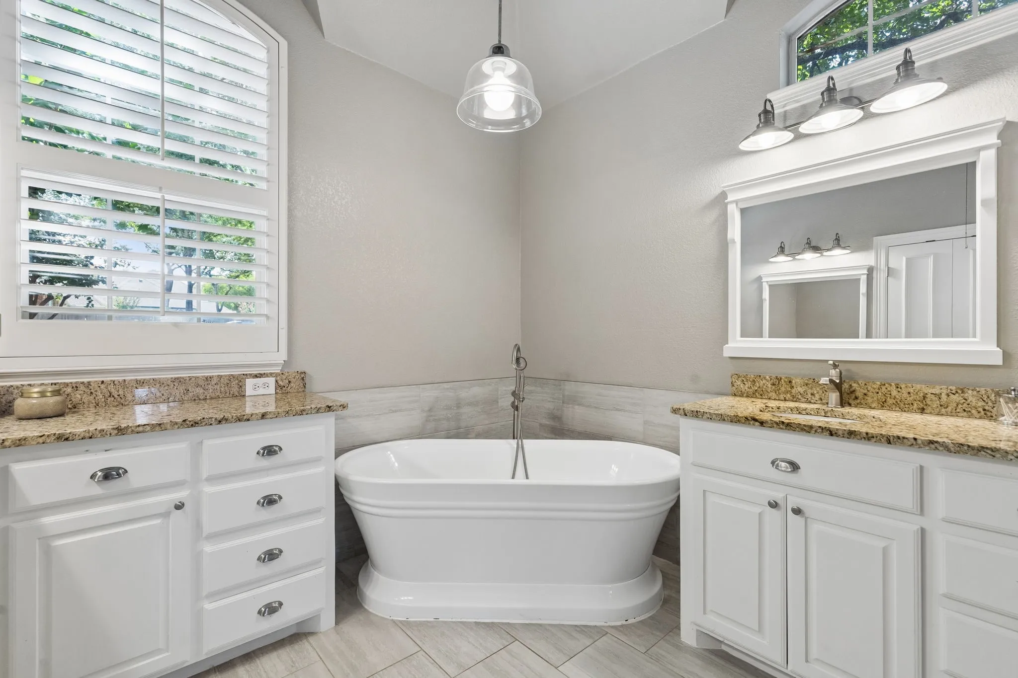 Single Family Residence For Sale in Tarrant County , 706 Wentwood Drive, Southlake, Texas 76092, 5 Bedroom, 4 Bathroom, 3 Garage spaces, 4,425 Sqft, built in 1999, mls#21320785, Real Estate Agent in Southlake, Homes For Sale in Tarrant county, Homes For Sale in Southlake, Realtor in Southlake Texas, Real Estate Brokerage Independent Realty Texas, Luminita Cordes Realtor