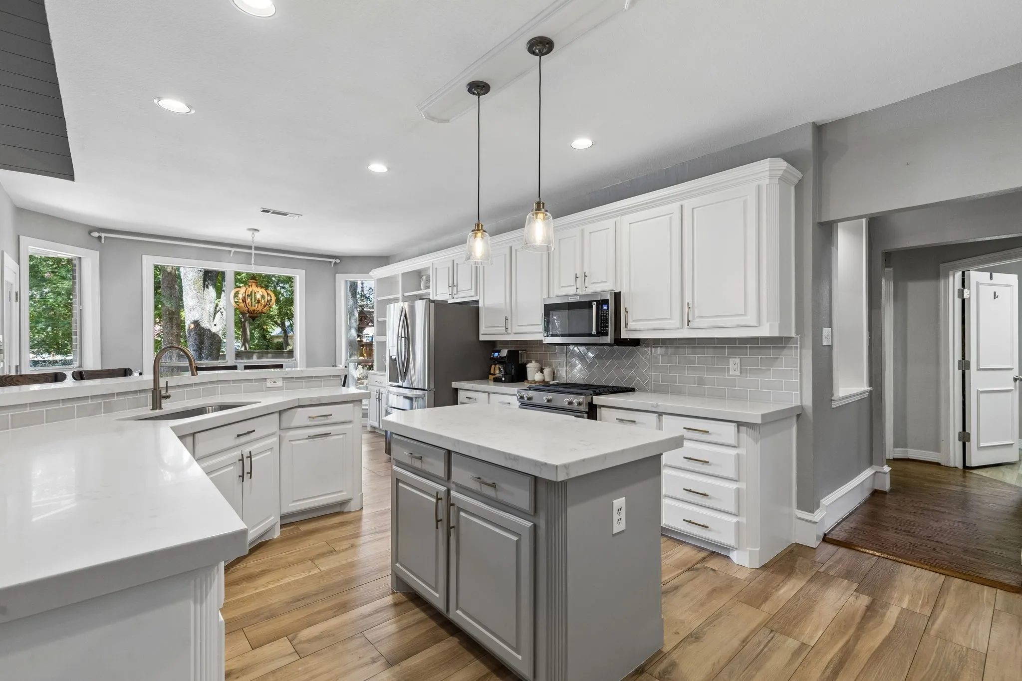 Single Family Residence For Sale in Tarrant County , 706 Wentwood Drive, Southlake, Texas 76092, 5 Bedroom, 4 Bathroom, 3 Garage spaces, 4,425 Sqft, built in 1999, mls#21320785, Real Estate Agent in Southlake, Homes For Sale in Tarrant county, Homes For Sale in Southlake, Realtor in Southlake Texas, Real Estate Brokerage Independent Realty Texas, Luminita Cordes Realtor