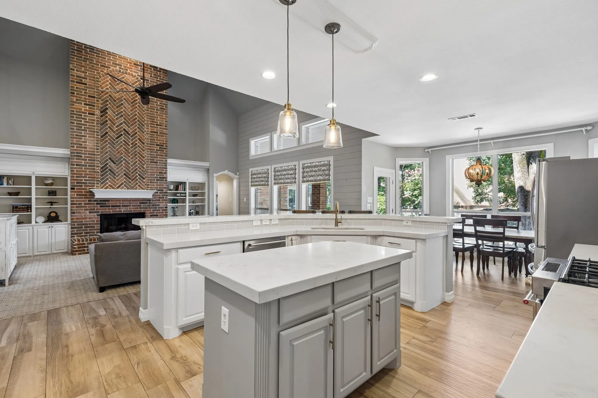 Single Family Residence For Sale in Tarrant County , 706 Wentwood Drive, Southlake, Texas 76092, 5 Bedroom, 4 Bathroom, 3 Garage spaces, 4,425 Sqft, built in 1999, mls#21320785, Real Estate Agent in Southlake, Homes For Sale in Tarrant county, Homes For Sale in Southlake, Realtor in Southlake Texas, Real Estate Brokerage Independent Realty Texas, Luminita Cordes Realtor