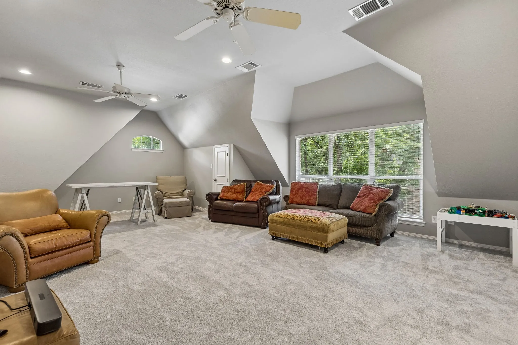Single Family Residence For Sale in Tarrant County , 706 Wentwood Drive, Southlake, Texas 76092, 5 Bedroom, 4 Bathroom, 3 Garage spaces, 4,425 Sqft, built in 1999, mls#21320785, Real Estate Agent in Southlake, Homes For Sale in Tarrant county, Homes For Sale in Southlake, Realtor in Southlake Texas, Real Estate Brokerage Independent Realty Texas, Luminita Cordes Realtor