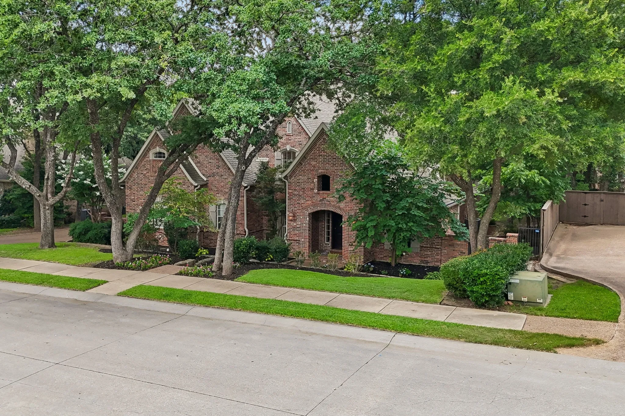 Single Family Residence For Sale in Tarrant County , 706 Wentwood Drive, Southlake, Texas 76092, 5 Bedroom, 4 Bathroom, 3 Garage spaces, 4,425 Sqft, built in 1999, mls#21320785, Real Estate Agent in Southlake, Homes For Sale in Tarrant county, Homes For Sale in Southlake, Realtor in Southlake Texas, Real Estate Brokerage Independent Realty Texas, Luminita Cordes Realtor