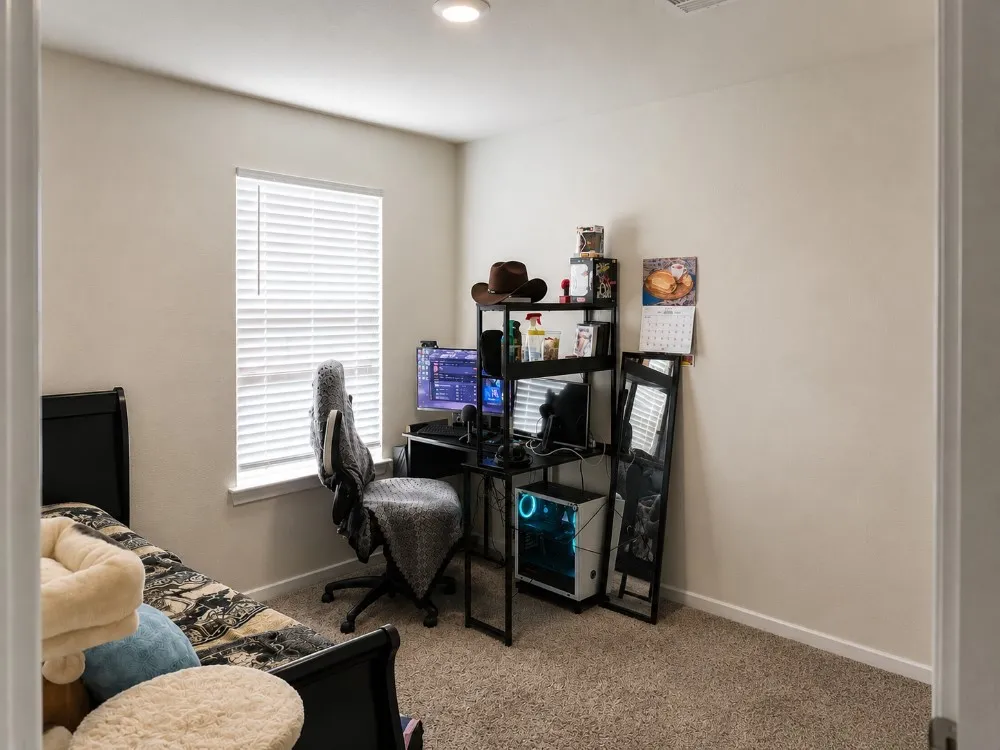 Neutral wall paint, plush carpet flooring, recessed ceiling light, and a window with horizontal blinds