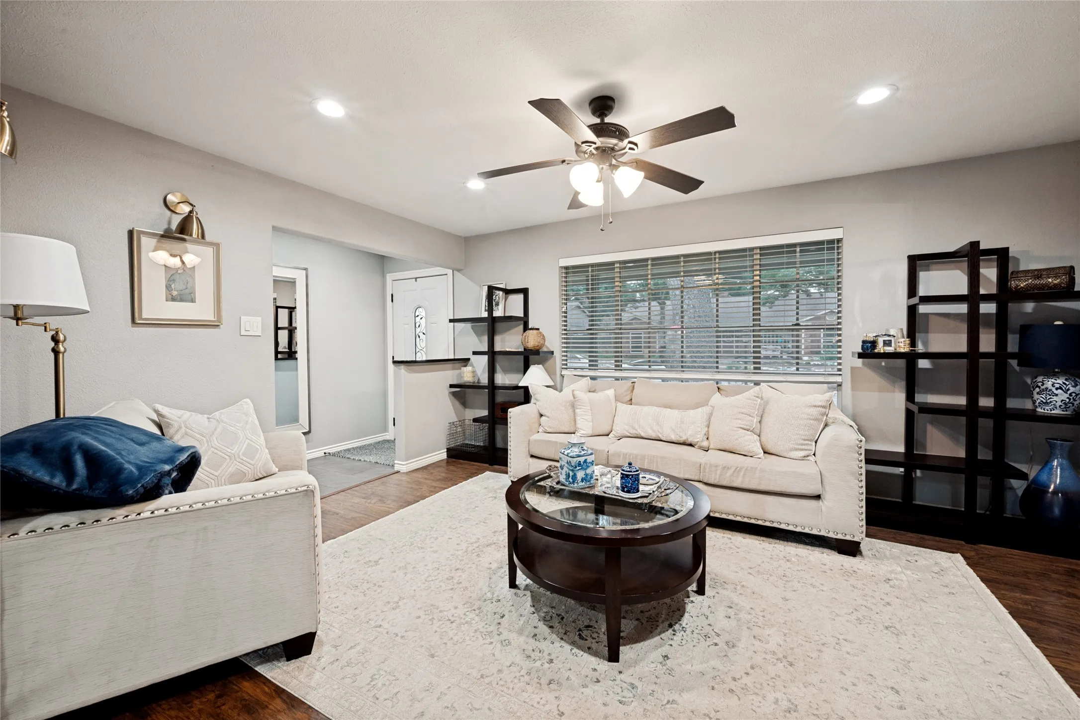 Single Family Residence For Sale in Tarrant County , 5024 Fall River Drive, Fort Worth, Texas 76103, 3 Bedroom, 2 Bathroom, 2 Garage spaces, 2,091 Sqft, built in 1965, mls#21320849, Real Estate Agent in Fort Worth, Homes For Sale in Tarrant county, Homes For Sale in Fort Worth, Realtor in Fort Worth Texas, Real Estate Brokerage Independent Realty Texas, Luminita Cordes Realtor