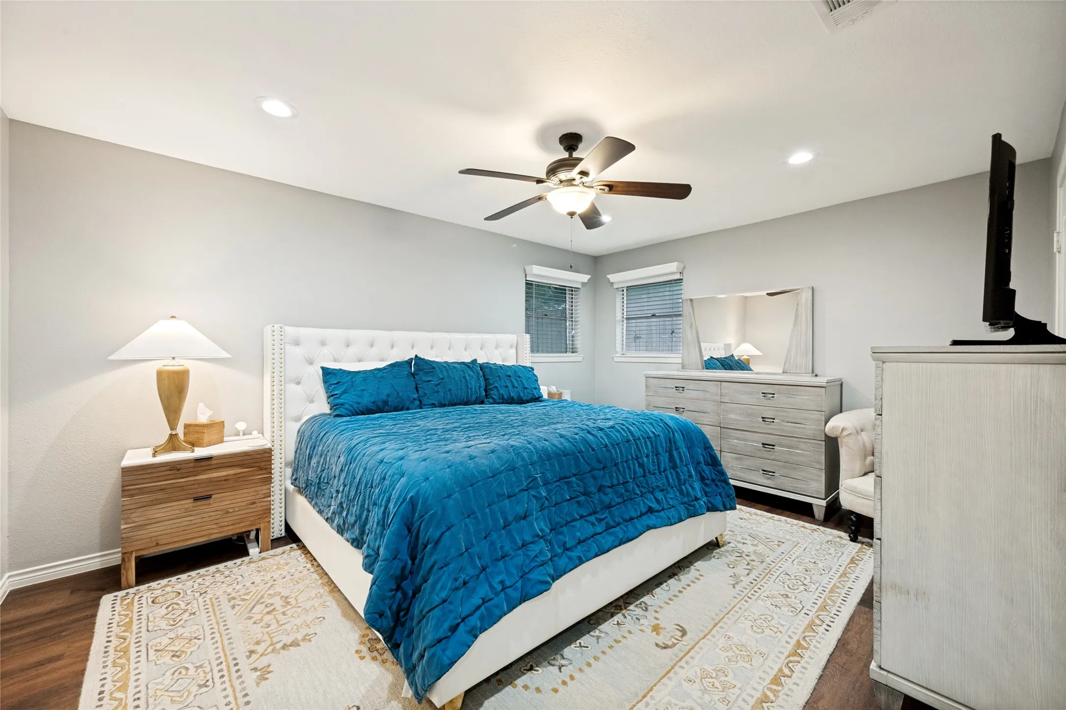 Single Family Residence For Sale in Tarrant County , 5024 Fall River Drive, Fort Worth, Texas 76103, 3 Bedroom, 2 Bathroom, 2 Garage spaces, 2,091 Sqft, built in 1965, mls#21320849, Real Estate Agent in Fort Worth, Homes For Sale in Tarrant county, Homes For Sale in Fort Worth, Realtor in Fort Worth Texas, Real Estate Brokerage Independent Realty Texas, Luminita Cordes Realtor