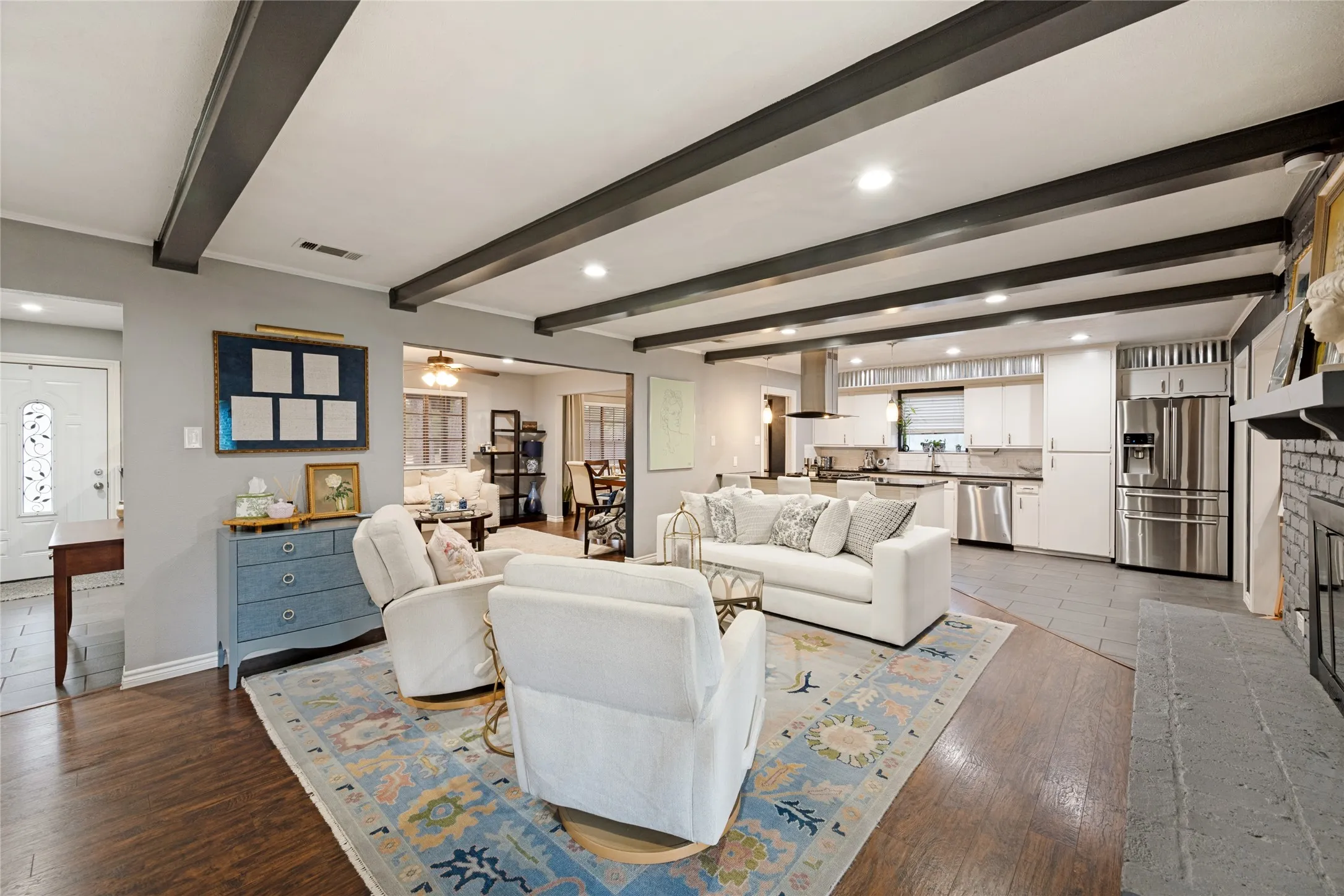 Single Family Residence For Sale in Tarrant County , 5024 Fall River Drive, Fort Worth, Texas 76103, 3 Bedroom, 2 Bathroom, 2 Garage spaces, 2,091 Sqft, built in 1965, mls#21320849, Real Estate Agent in Fort Worth, Homes For Sale in Tarrant county, Homes For Sale in Fort Worth, Realtor in Fort Worth Texas, Real Estate Brokerage Independent Realty Texas, Luminita Cordes Realtor