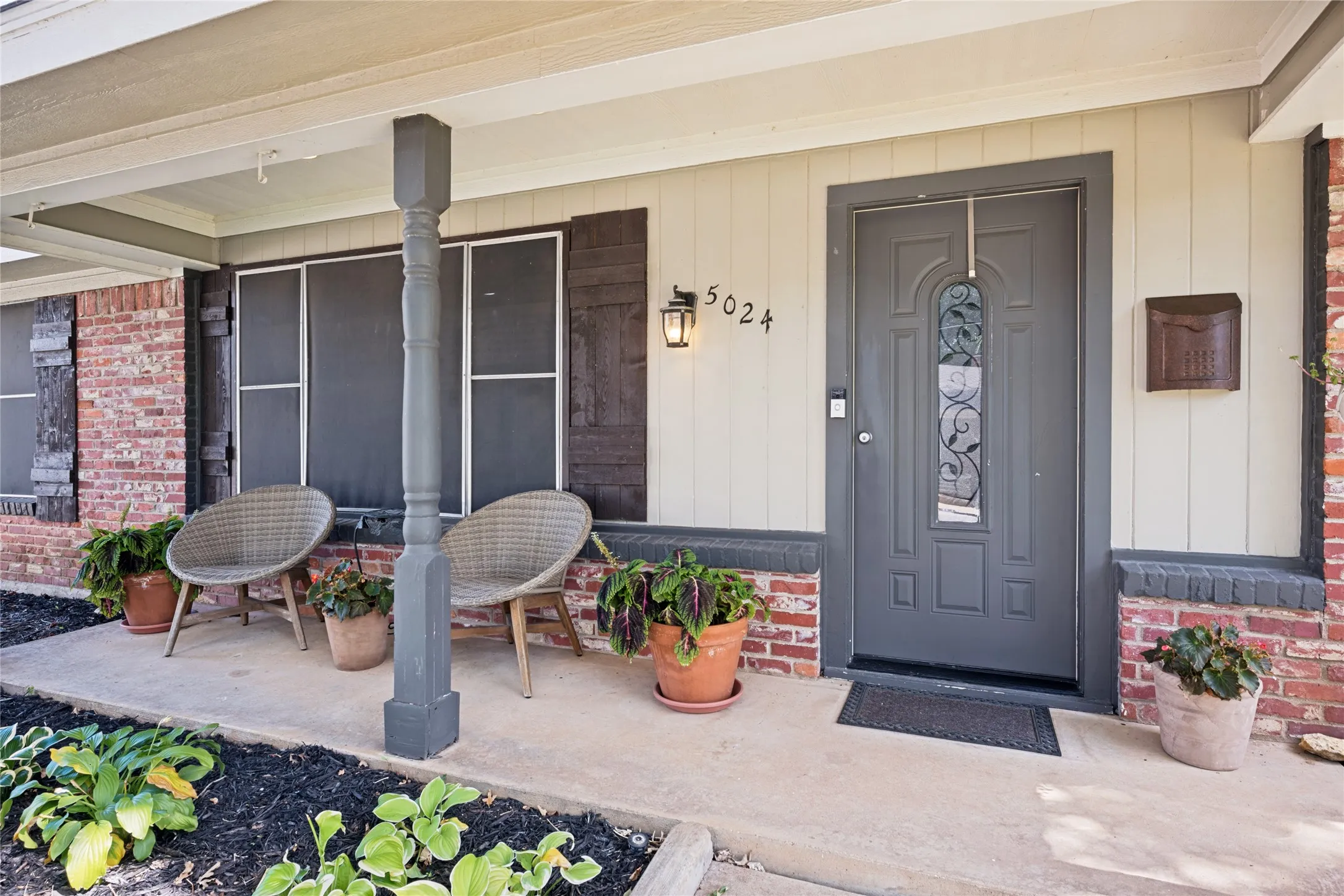 Single Family Residence For Sale in Tarrant County , 5024 Fall River Drive, Fort Worth, Texas 76103, 3 Bedroom, 2 Bathroom, 2 Garage spaces, 2,091 Sqft, built in 1965, mls#21320849, Real Estate Agent in Fort Worth, Homes For Sale in Tarrant county, Homes For Sale in Fort Worth, Realtor in Fort Worth Texas, Real Estate Brokerage Independent Realty Texas, Luminita Cordes Realtor