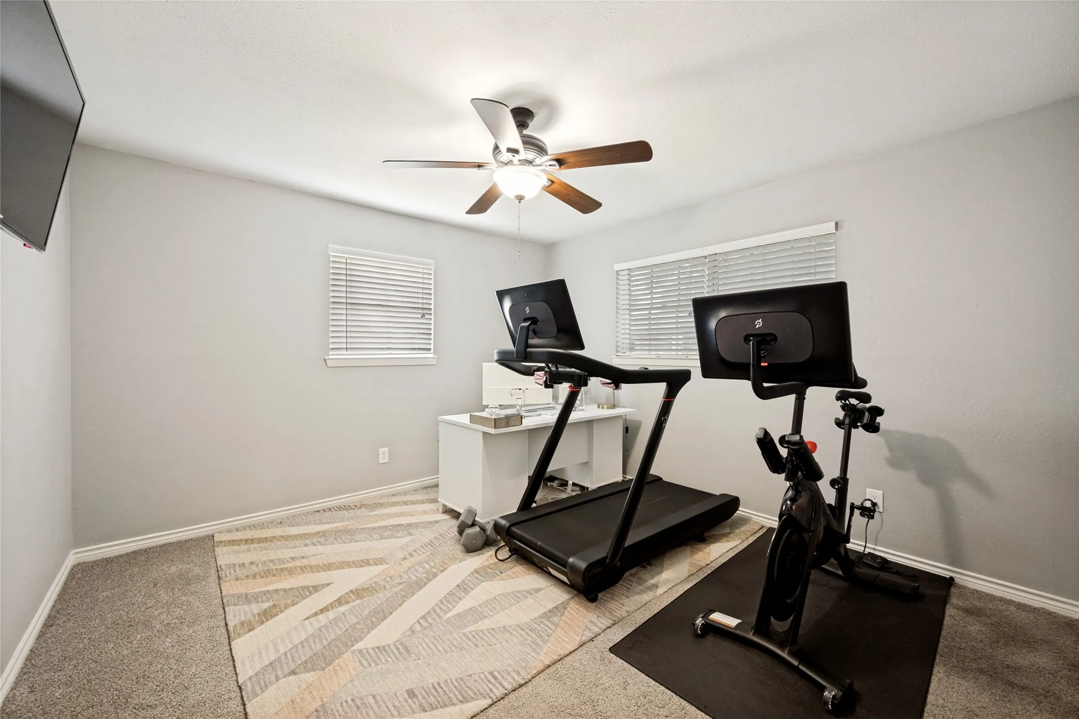 Single Family Residence For Sale in Tarrant County , 5024 Fall River Drive, Fort Worth, Texas 76103, 3 Bedroom, 2 Bathroom, 2 Garage spaces, 2,091 Sqft, built in 1965, mls#21320849, Real Estate Agent in Fort Worth, Homes For Sale in Tarrant county, Homes For Sale in Fort Worth, Realtor in Fort Worth Texas, Real Estate Brokerage Independent Realty Texas, Luminita Cordes Realtor