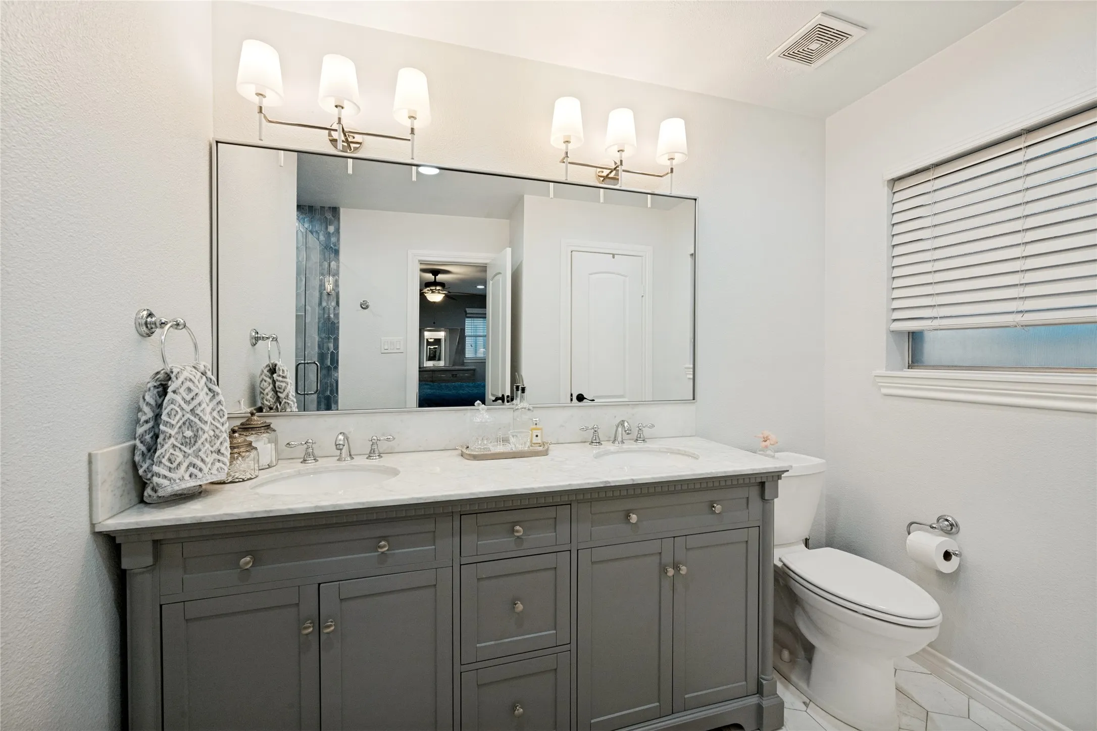 Single Family Residence For Sale in Tarrant County , 5024 Fall River Drive, Fort Worth, Texas 76103, 3 Bedroom, 2 Bathroom, 2 Garage spaces, 2,091 Sqft, built in 1965, mls#21320849, Real Estate Agent in Fort Worth, Homes For Sale in Tarrant county, Homes For Sale in Fort Worth, Realtor in Fort Worth Texas, Real Estate Brokerage Independent Realty Texas, Luminita Cordes Realtor
