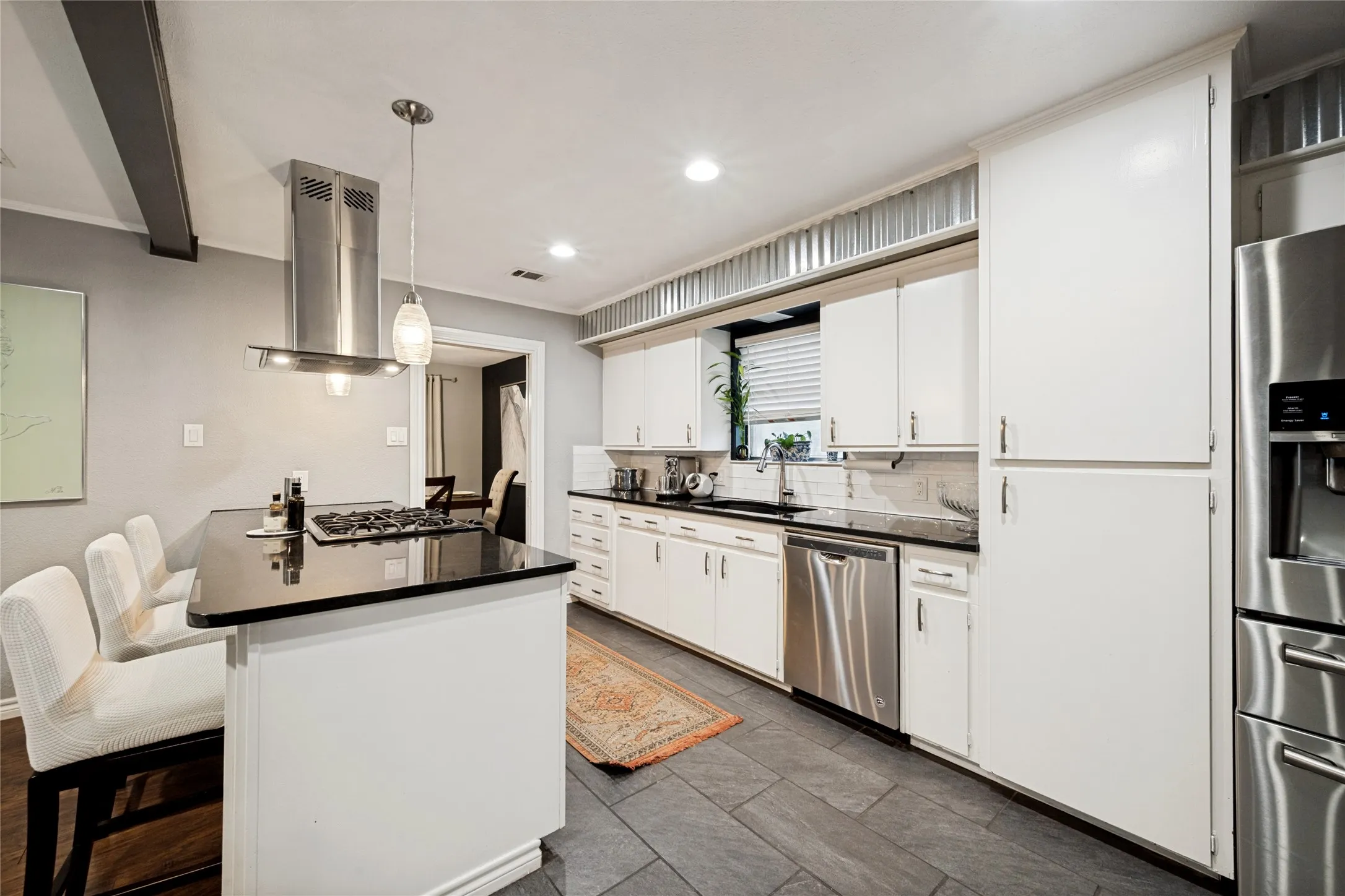 Single Family Residence For Sale in Tarrant County , 5024 Fall River Drive, Fort Worth, Texas 76103, 3 Bedroom, 2 Bathroom, 2 Garage spaces, 2,091 Sqft, built in 1965, mls#21320849, Real Estate Agent in Fort Worth, Homes For Sale in Tarrant county, Homes For Sale in Fort Worth, Realtor in Fort Worth Texas, Real Estate Brokerage Independent Realty Texas, Luminita Cordes Realtor