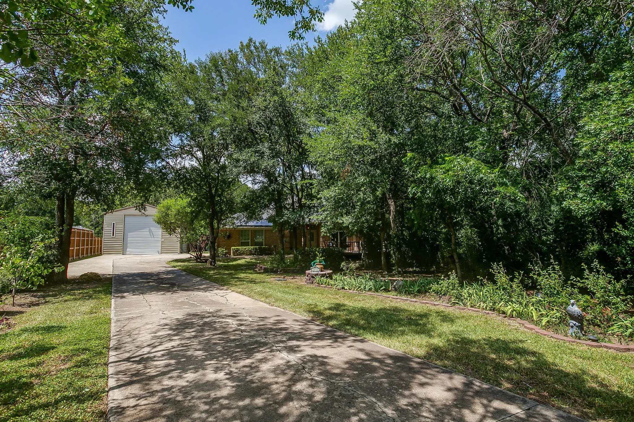 Single Family Residence For Sale in Tarrant County , 4056 Tortoise Lane, Fort Worth, Texas 76135, 3 Bedroom, 2 Bathroom, 2 Garage spaces, 1,829 Sqft, built in 2006, mls#21318965, Real Estate Agent in Fort Worth, Homes For Sale in Tarrant county, Homes For Sale in Fort Worth, Realtor in Fort Worth Texas, Real Estate Brokerage Independent Realty Texas, Luminita Cordes Realtor
