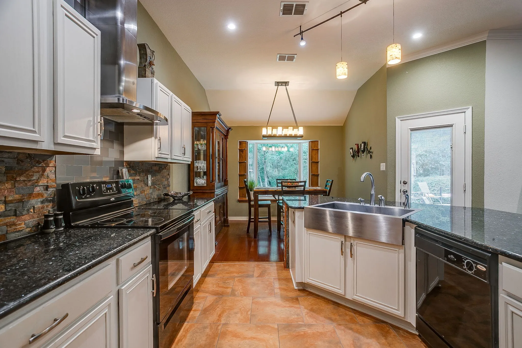 Single Family Residence For Sale in Tarrant County , 4056 Tortoise Lane, Fort Worth, Texas 76135, 3 Bedroom, 2 Bathroom, 2 Garage spaces, 1,829 Sqft, built in 2006, mls#21318965, Real Estate Agent in Fort Worth, Homes For Sale in Tarrant county, Homes For Sale in Fort Worth, Realtor in Fort Worth Texas, Real Estate Brokerage Independent Realty Texas, Luminita Cordes Realtor