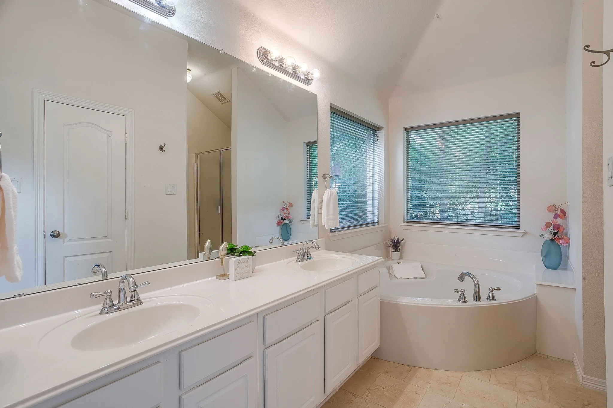 Single Family Residence For Sale in Tarrant County , 4056 Tortoise Lane, Fort Worth, Texas 76135, 3 Bedroom, 2 Bathroom, 2 Garage spaces, 1,829 Sqft, built in 2006, mls#21318965, Real Estate Agent in Fort Worth, Homes For Sale in Tarrant county, Homes For Sale in Fort Worth, Realtor in Fort Worth Texas, Real Estate Brokerage Independent Realty Texas, Luminita Cordes Realtor