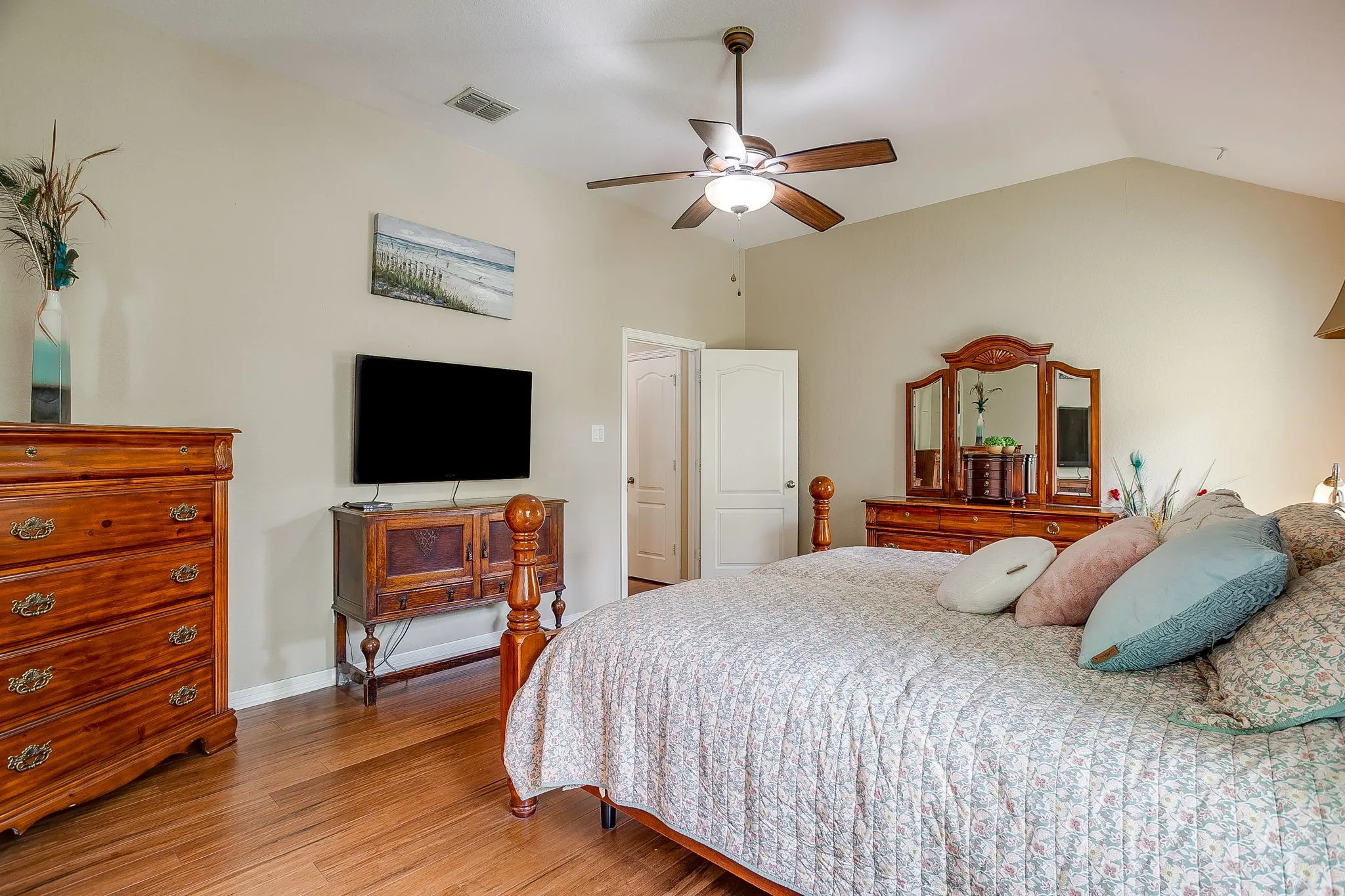 Single Family Residence For Sale in Tarrant County , 4056 Tortoise Lane, Fort Worth, Texas 76135, 3 Bedroom, 2 Bathroom, 2 Garage spaces, 1,829 Sqft, built in 2006, mls#21318965, Real Estate Agent in Fort Worth, Homes For Sale in Tarrant county, Homes For Sale in Fort Worth, Realtor in Fort Worth Texas, Real Estate Brokerage Independent Realty Texas, Luminita Cordes Realtor