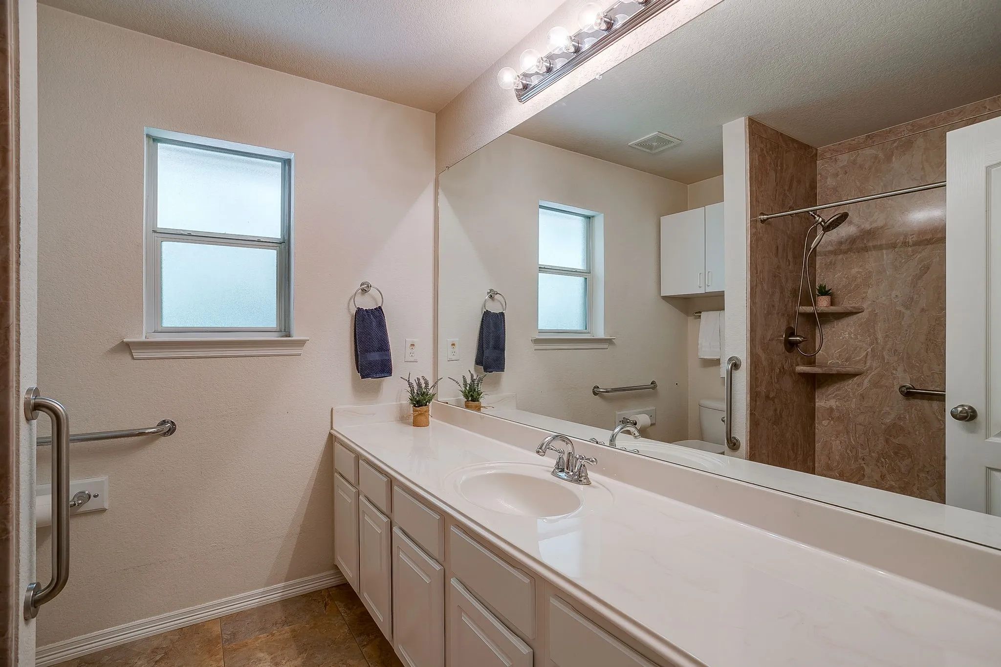 Single Family Residence For Sale in Tarrant County , 4056 Tortoise Lane, Fort Worth, Texas 76135, 3 Bedroom, 2 Bathroom, 2 Garage spaces, 1,829 Sqft, built in 2006, mls#21318965, Real Estate Agent in Fort Worth, Homes For Sale in Tarrant county, Homes For Sale in Fort Worth, Realtor in Fort Worth Texas, Real Estate Brokerage Independent Realty Texas, Luminita Cordes Realtor