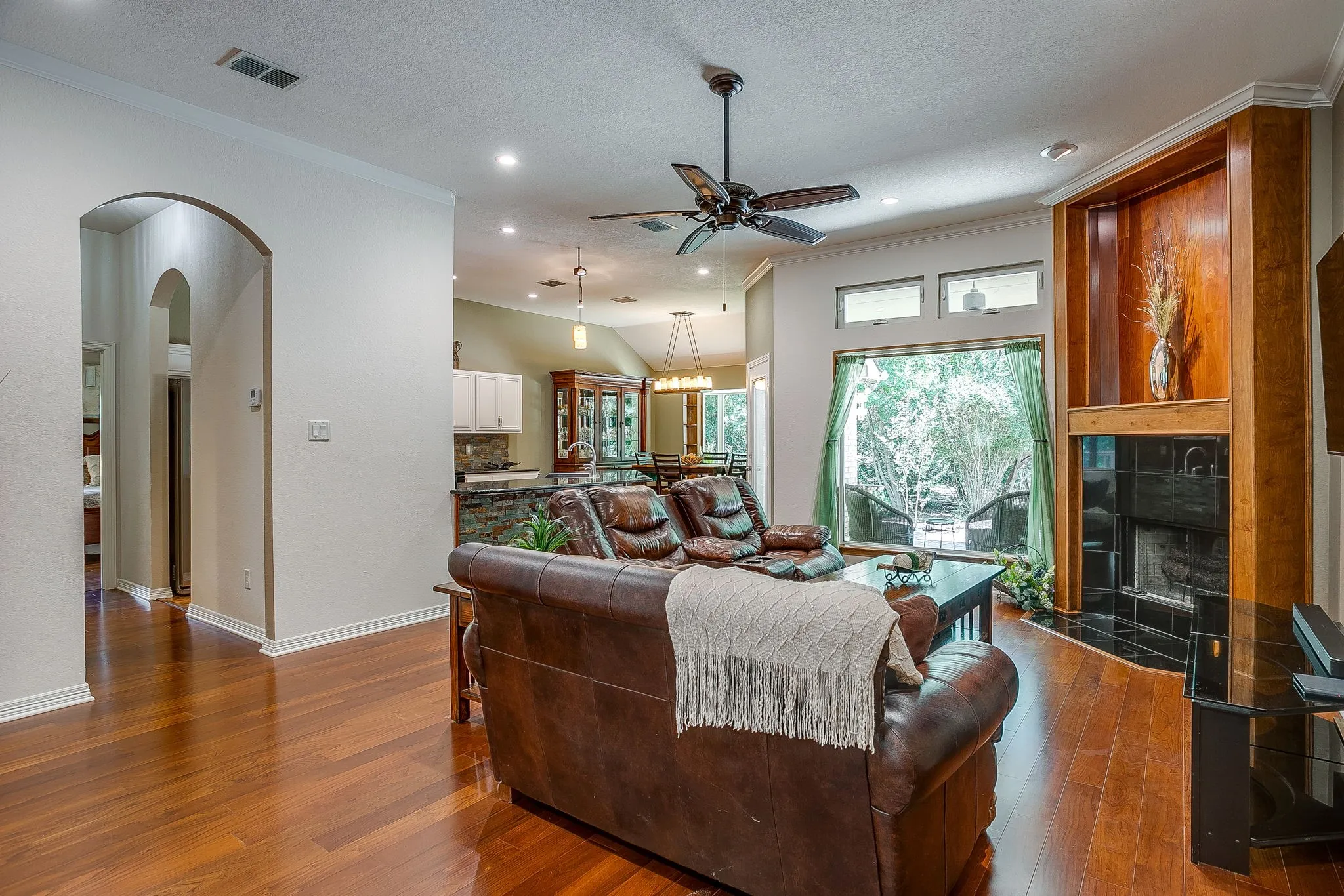 Single Family Residence For Sale in Tarrant County , 4056 Tortoise Lane, Fort Worth, Texas 76135, 3 Bedroom, 2 Bathroom, 2 Garage spaces, 1,829 Sqft, built in 2006, mls#21318965, Real Estate Agent in Fort Worth, Homes For Sale in Tarrant county, Homes For Sale in Fort Worth, Realtor in Fort Worth Texas, Real Estate Brokerage Independent Realty Texas, Luminita Cordes Realtor