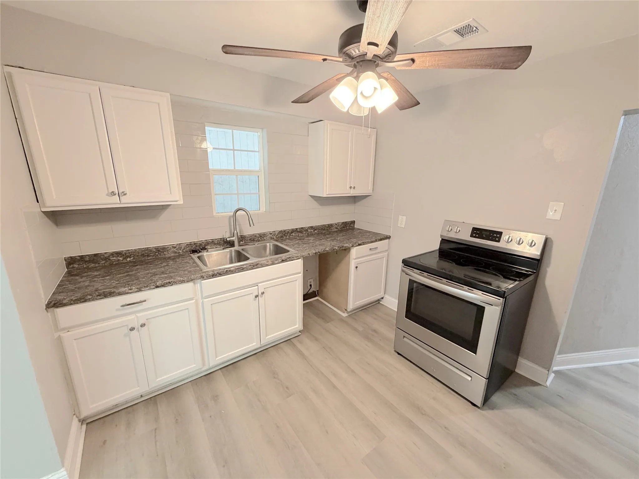 Single Family Residence For Sale in Grayson County , 1508 N Hoard Avenue, Sherman, Texas 75090, 3 Bedroom, 1 Bathroom, Garage spaces, 1,200 Sqft, built in 1950, mls#21321036, Real Estate Agent in Sherman, Homes For Sale in Grayson county, Homes For Sale in Sherman, Realtor in Sherman Texas, Real Estate Brokerage Independent Realty Texas, Luminita Cordes Realtor