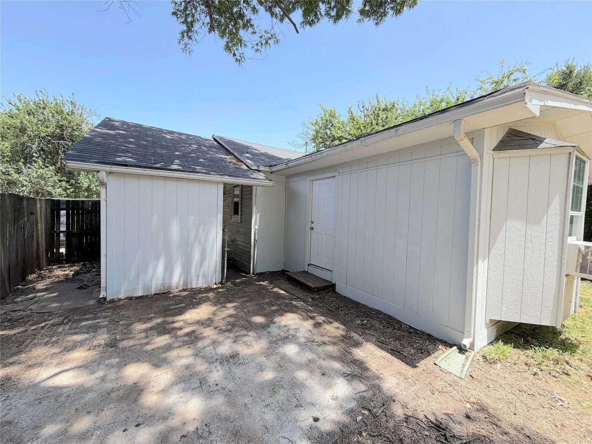 Single Family Residence For Sale in Grayson County , 1508 N Hoard Avenue, Sherman, Texas 75090, 3 Bedroom, 1 Bathroom, Garage spaces, 1,200 Sqft, built in 1950, mls#21321036, Real Estate Agent in Sherman, Homes For Sale in Grayson county, Homes For Sale in Sherman, Realtor in Sherman Texas, Real Estate Brokerage Independent Realty Texas, Luminita Cordes Realtor