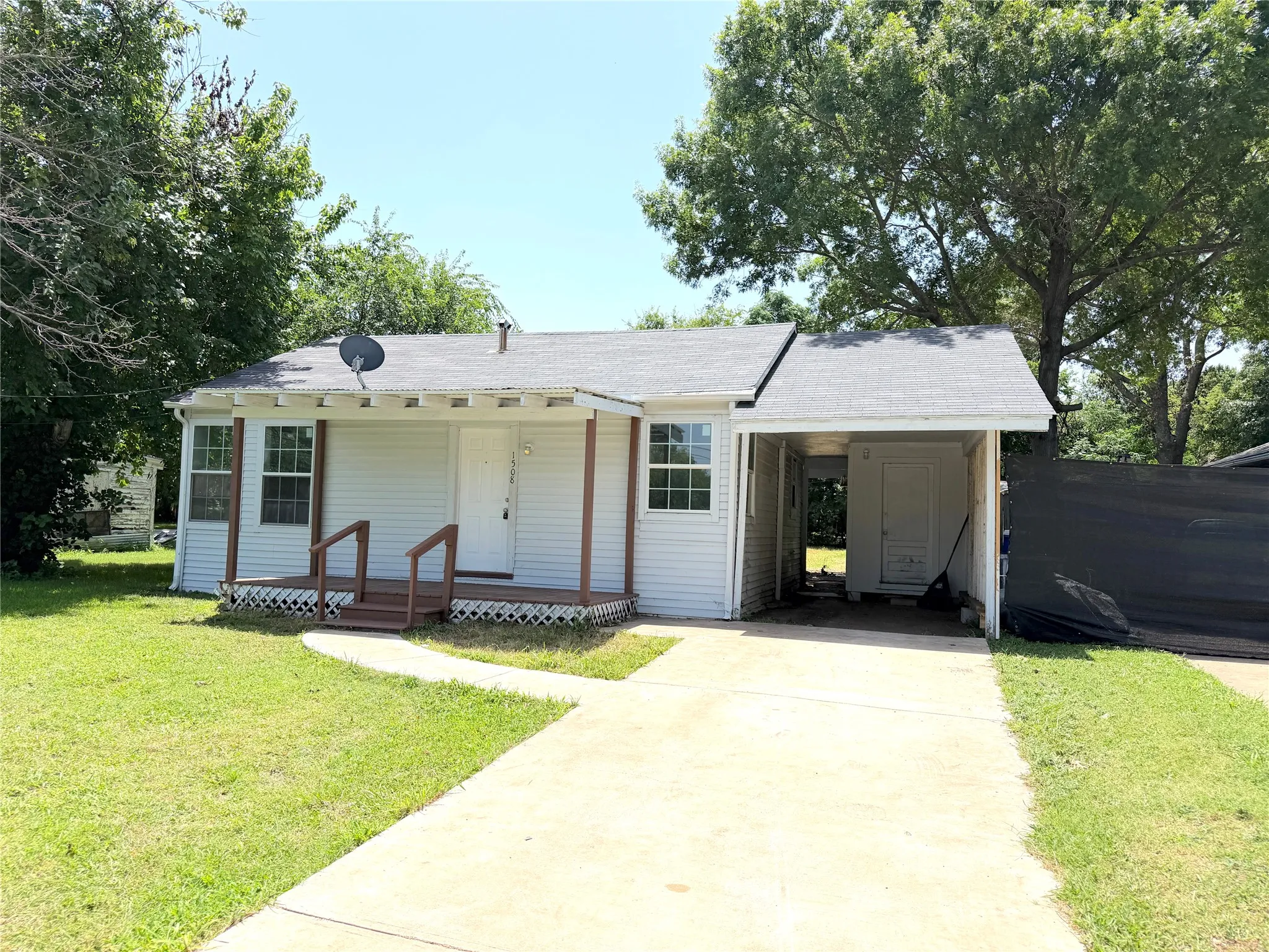Single Family Residence For Sale in Grayson County , 1508 N Hoard Avenue, Sherman, Texas 75090, 3 Bedroom, 1 Bathroom, Garage spaces, 1,200 Sqft, built in 1950, mls#21321036, Real Estate Agent in Sherman, Homes For Sale in Grayson county, Homes For Sale in Sherman, Realtor in Sherman Texas, Real Estate Brokerage Independent Realty Texas, Luminita Cordes Realtor