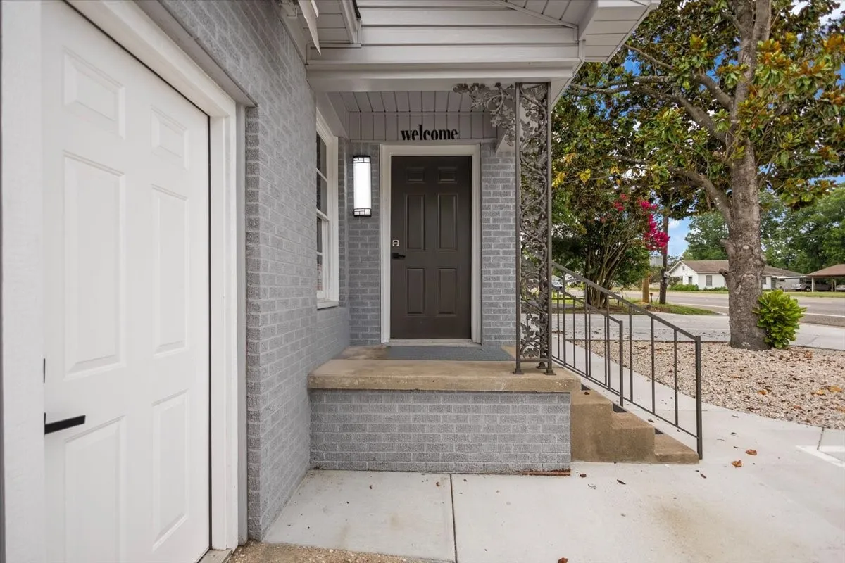 Office For Sale in Smith County , 501 N Main Street, Lindale, Texas 75771, 0, 0, Garage spaces, 0 Sqft, built in 1964, mls#21315954, Real Estate Agent in Lindale, Homes For Sale in Smith county, Homes For Sale in Lindale, Realtor in Lindale Texas, Real Estate Brokerage Independent Realty Texas, Luminita Cordes Realtor