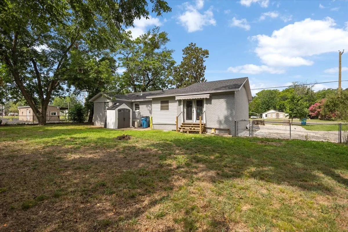 Office For Sale in Smith County , 501 N Main Street, Lindale, Texas 75771, 0, 0, Garage spaces, 0 Sqft, built in 1964, mls#21315954, Real Estate Agent in Lindale, Homes For Sale in Smith county, Homes For Sale in Lindale, Realtor in Lindale Texas, Real Estate Brokerage Independent Realty Texas, Luminita Cordes Realtor
