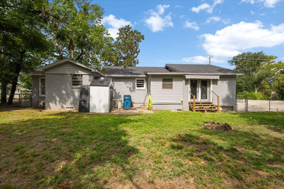 Office For Sale in Smith County , 501 N Main Street, Lindale, Texas 75771, 0, 0, Garage spaces, 0 Sqft, built in 1964, mls#21315954, Real Estate Agent in Lindale, Homes For Sale in Smith county, Homes For Sale in Lindale, Realtor in Lindale Texas, Real Estate Brokerage Independent Realty Texas, Luminita Cordes Realtor