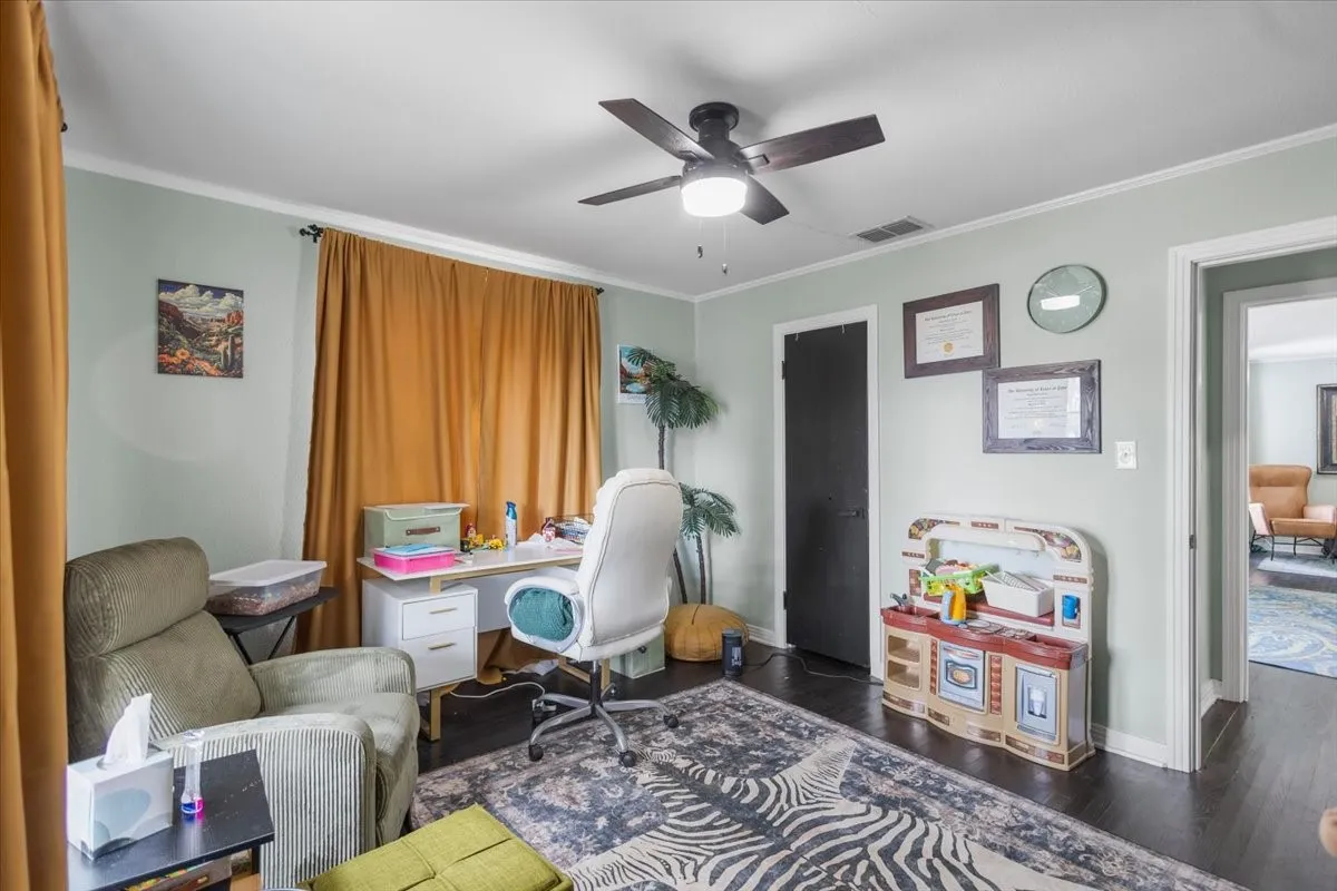 Office For Sale in Smith County , 501 N Main Street, Lindale, Texas 75771, 0, 0, Garage spaces, 0 Sqft, built in 1964, mls#21315954, Real Estate Agent in Lindale, Homes For Sale in Smith county, Homes For Sale in Lindale, Realtor in Lindale Texas, Real Estate Brokerage Independent Realty Texas, Luminita Cordes Realtor