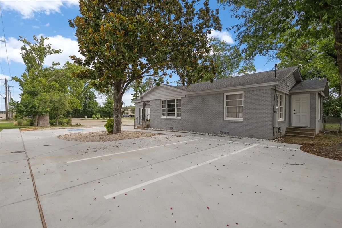 Office For Sale in Smith County , 501 N Main Street, Lindale, Texas 75771, 0, 0, Garage spaces, 0 Sqft, built in 1964, mls#21315954, Real Estate Agent in Lindale, Homes For Sale in Smith county, Homes For Sale in Lindale, Realtor in Lindale Texas, Real Estate Brokerage Independent Realty Texas, Luminita Cordes Realtor