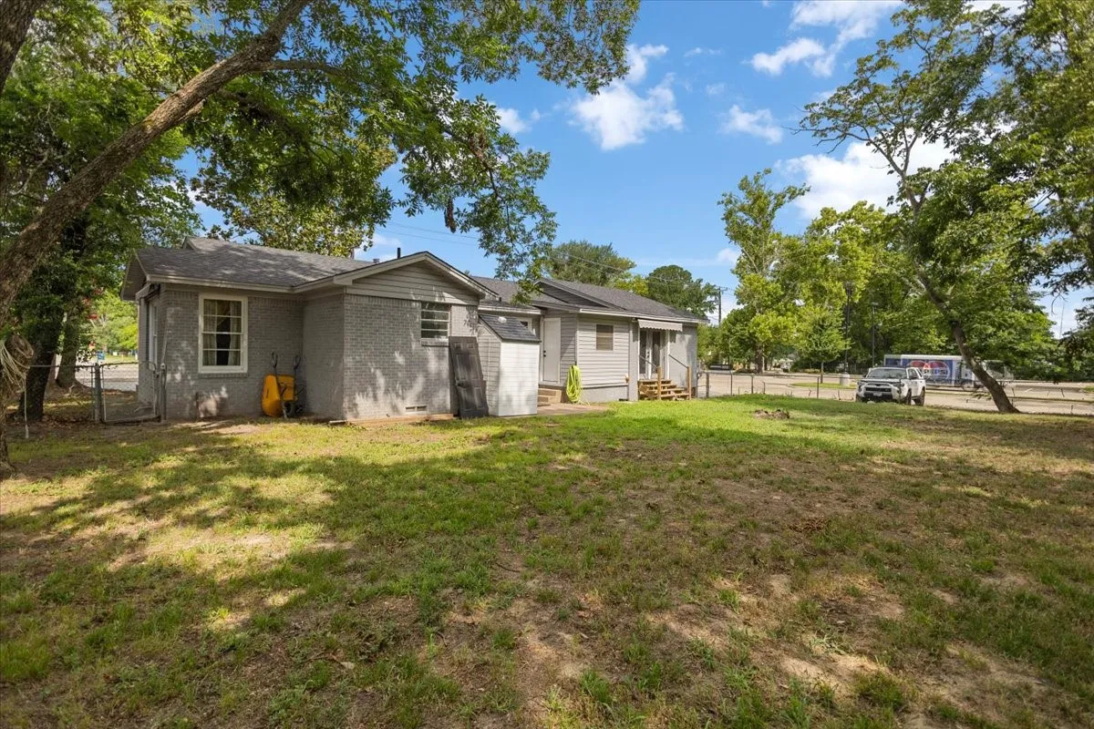 Office For Sale in Smith County , 501 N Main Street, Lindale, Texas 75771, 0, 0, Garage spaces, 0 Sqft, built in 1964, mls#21315954, Real Estate Agent in Lindale, Homes For Sale in Smith county, Homes For Sale in Lindale, Realtor in Lindale Texas, Real Estate Brokerage Independent Realty Texas, Luminita Cordes Realtor