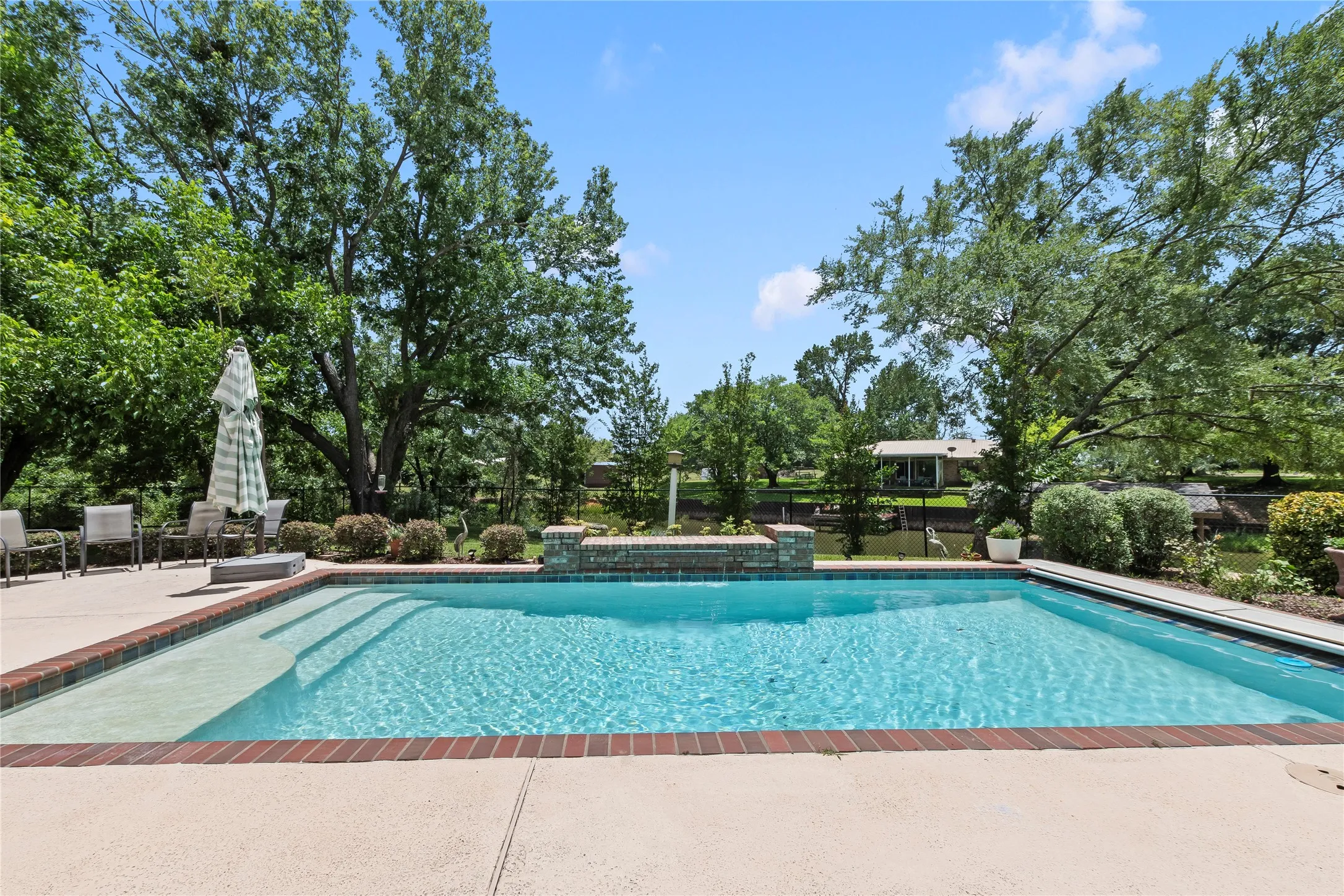 Single Family Residence For Sale in Henderson County , 102 Foster Ranch Road, Trinidad, Texas 75163, 7 Bedroom, 4 Bathroom, 2 Garage spaces, 4,383 Sqft, built in 1991, mls#21319233, Real Estate Agent in Trinidad, Homes For Sale in Henderson county, Homes For Sale in Trinidad, Realtor in Trinidad Texas, Real Estate Brokerage Independent Realty Texas, Luminita Cordes Realtor