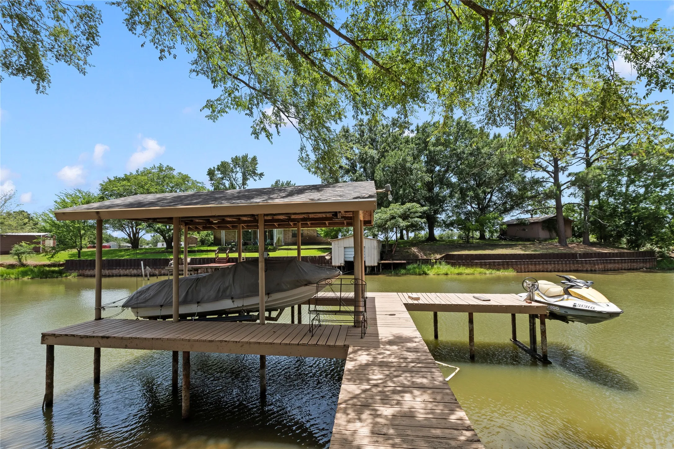 Single Family Residence For Sale in Henderson County , 102 Foster Ranch Road, Trinidad, Texas 75163, 7 Bedroom, 4 Bathroom, 2 Garage spaces, 4,383 Sqft, built in 1991, mls#21319233, Real Estate Agent in Trinidad, Homes For Sale in Henderson county, Homes For Sale in Trinidad, Realtor in Trinidad Texas, Real Estate Brokerage Independent Realty Texas, Luminita Cordes Realtor