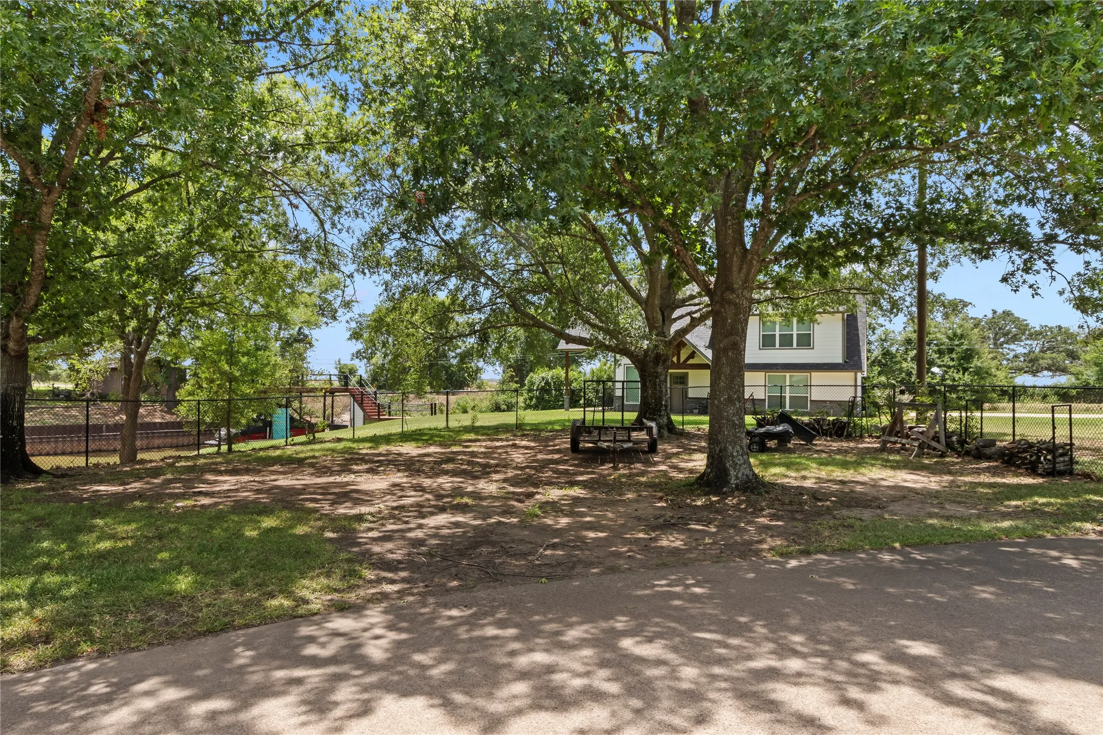 Single Family Residence For Sale in Henderson County , 102 Foster Ranch Road, Trinidad, Texas 75163, 7 Bedroom, 4 Bathroom, 2 Garage spaces, 4,383 Sqft, built in 1991, mls#21319233, Real Estate Agent in Trinidad, Homes For Sale in Henderson county, Homes For Sale in Trinidad, Realtor in Trinidad Texas, Real Estate Brokerage Independent Realty Texas, Luminita Cordes Realtor