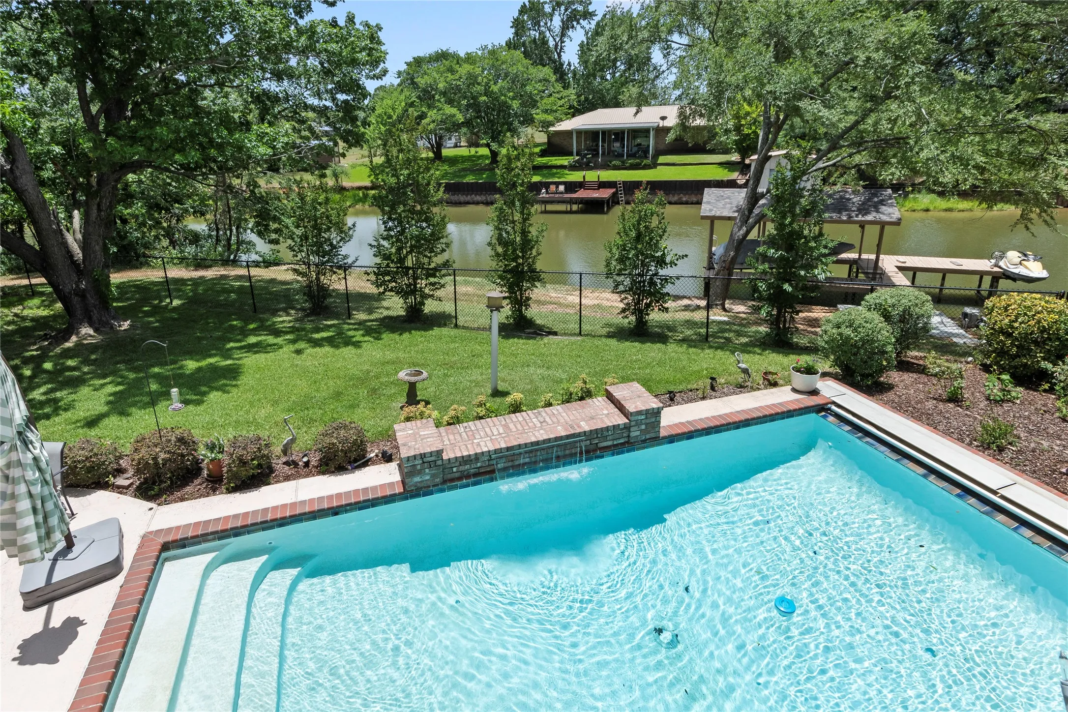 Single Family Residence For Sale in Henderson County , 102 Foster Ranch Road, Trinidad, Texas 75163, 7 Bedroom, 4 Bathroom, 2 Garage spaces, 4,383 Sqft, built in 1991, mls#21319233, Real Estate Agent in Trinidad, Homes For Sale in Henderson county, Homes For Sale in Trinidad, Realtor in Trinidad Texas, Real Estate Brokerage Independent Realty Texas, Luminita Cordes Realtor