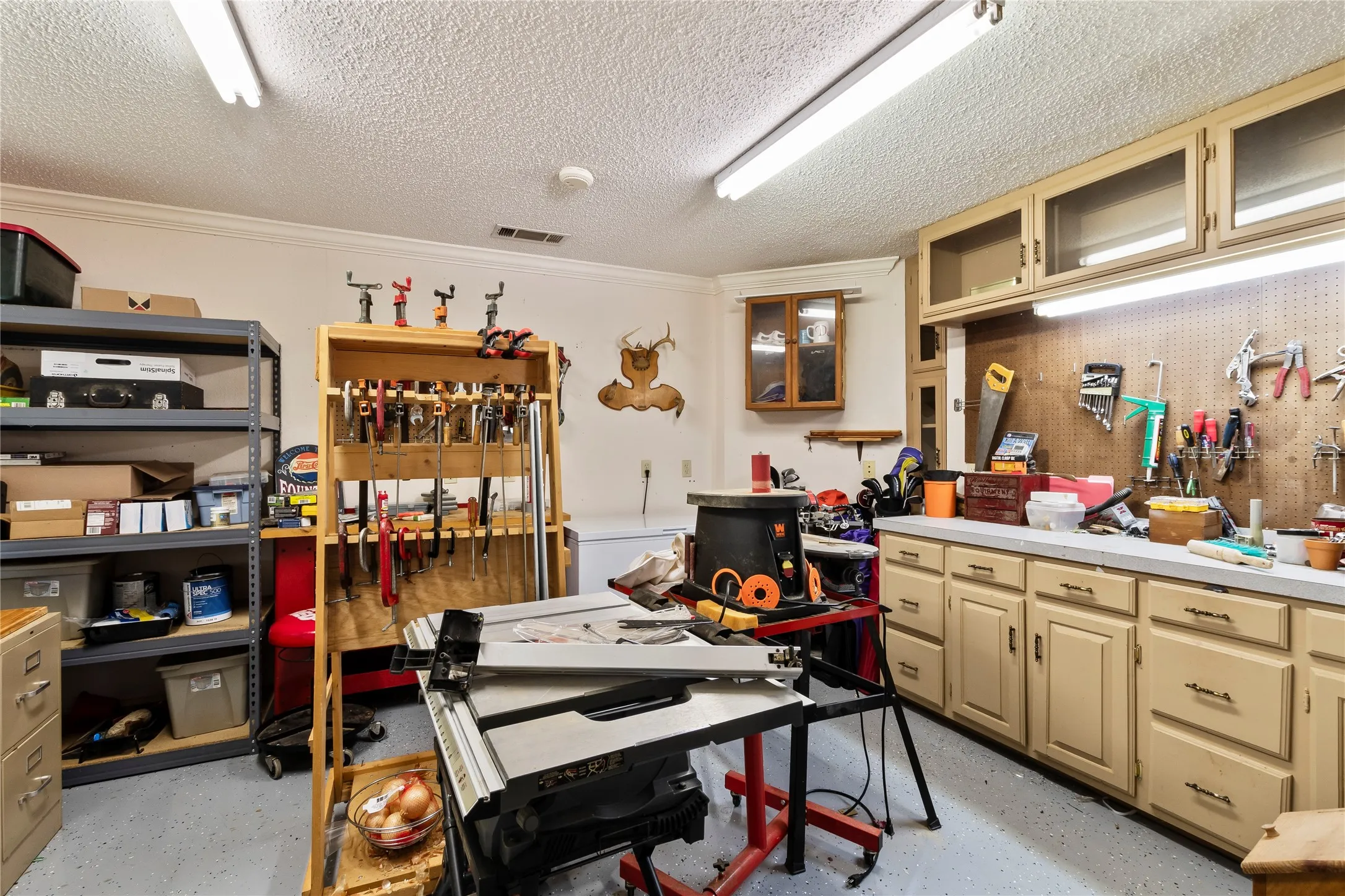 195 sq ft HVAC Workshop in garage.