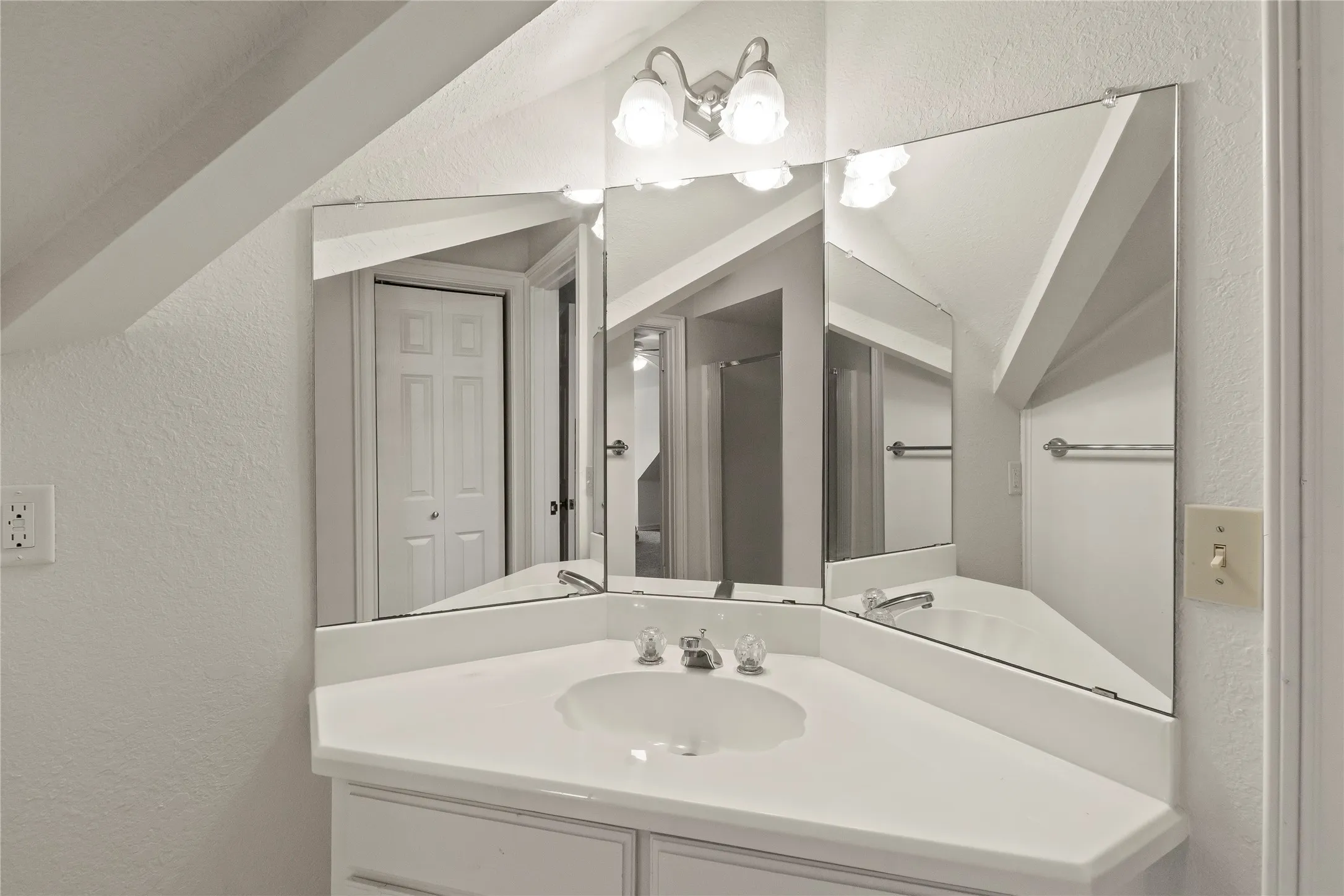 Bathroom Four - Upstairs Jack and Jill